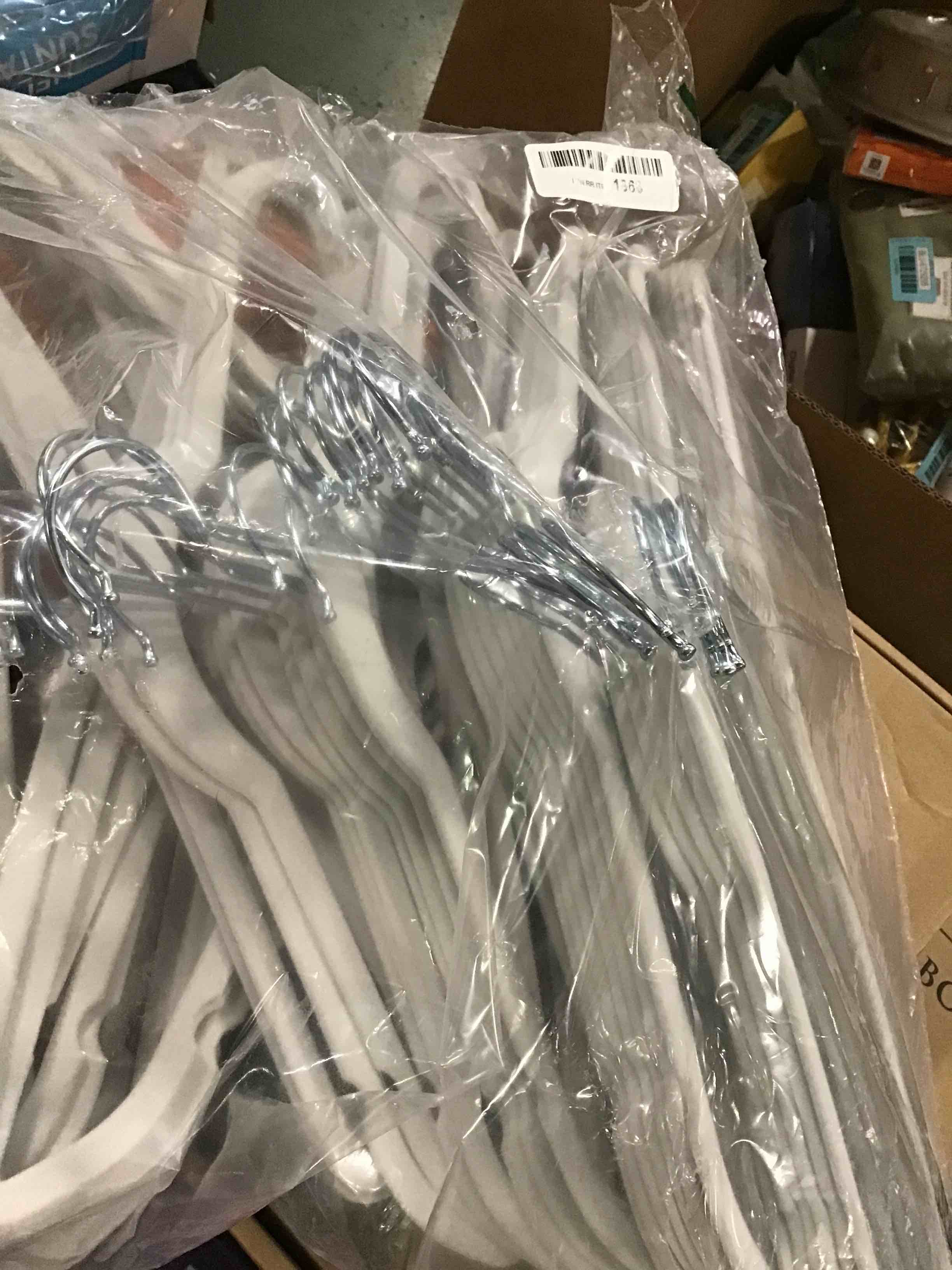 https://s3.amazonaws.com/lotting-images-prod/bidfta/BLU6729298_1720194340006.jpeg