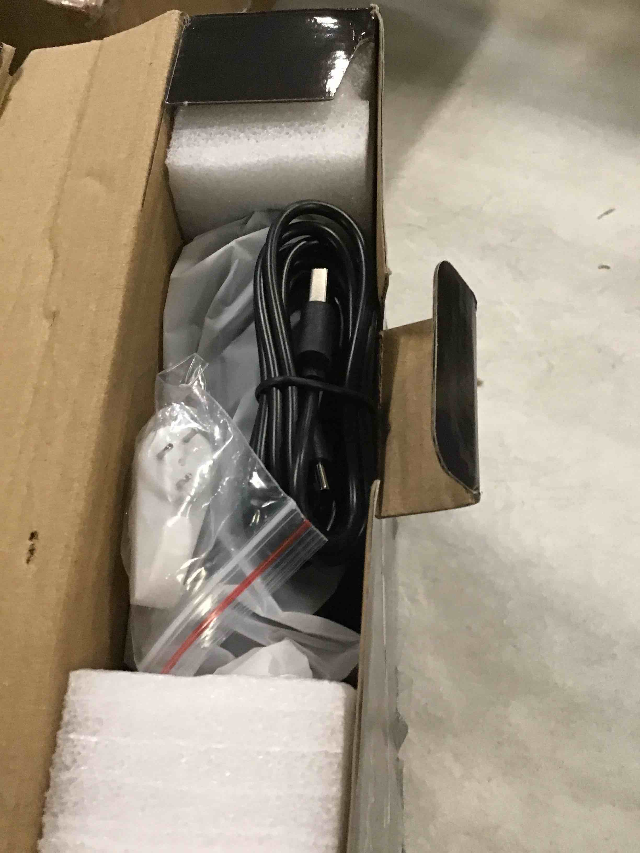 https://s3.amazonaws.com/lotting-images-prod/bidfta/BLU6729376_1720439760738.jpeg