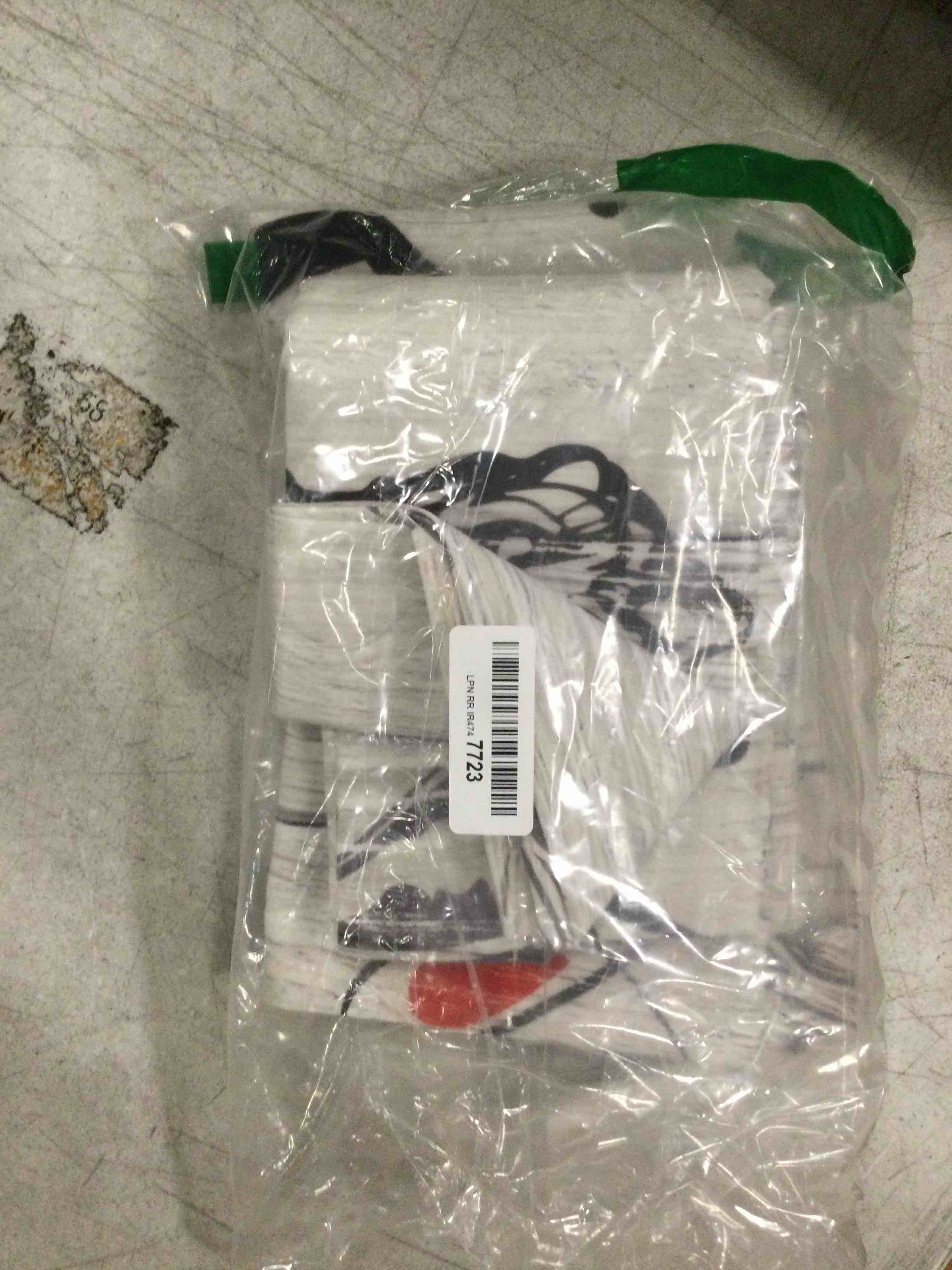 https://s3.amazonaws.com/lotting-images-prod/bidfta/BLU6729715_1719938521578.jpeg