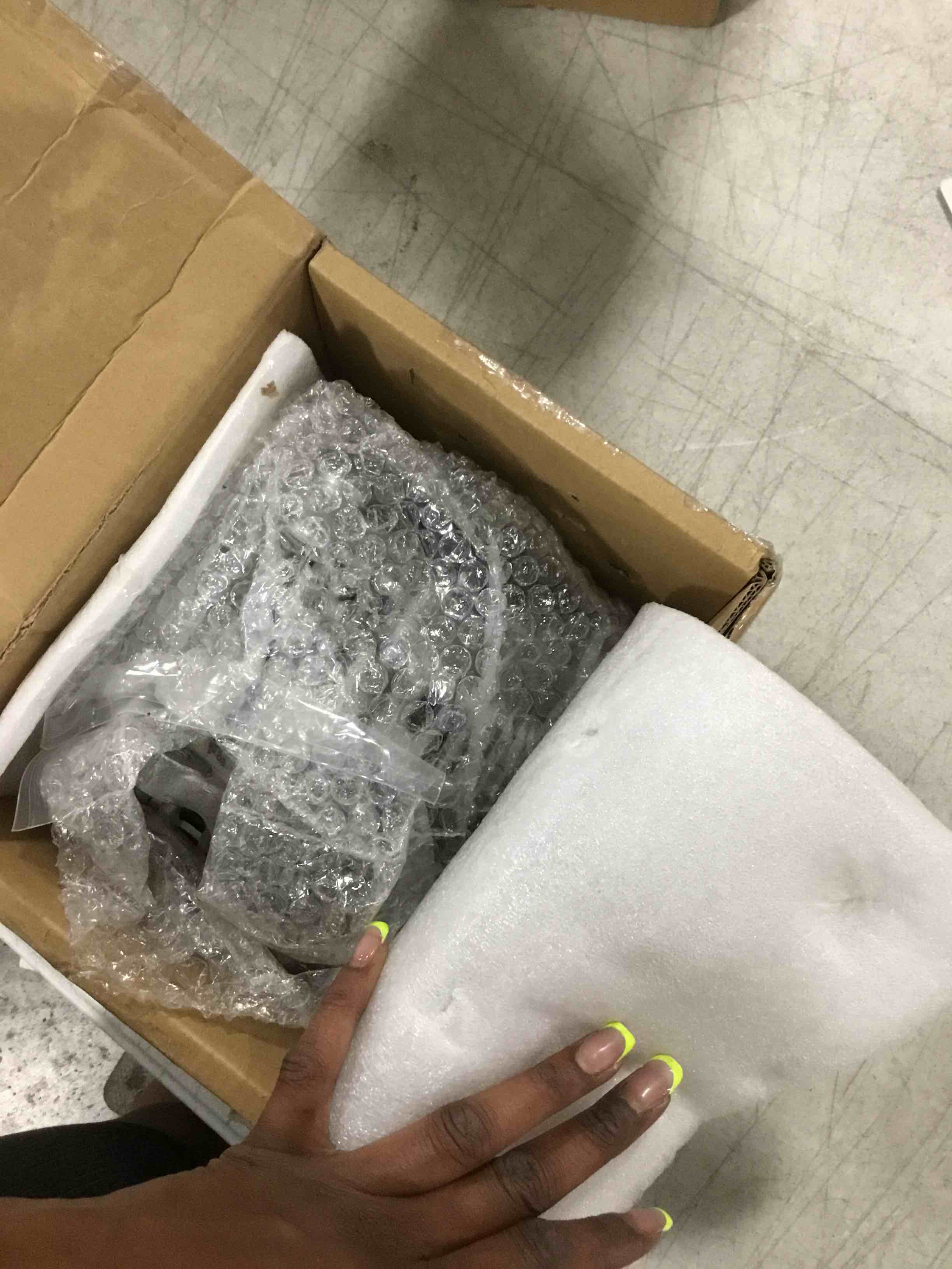 https://s3.amazonaws.com/lotting-images-prod/bidfta/BLU6729829_1720034752523.jpeg