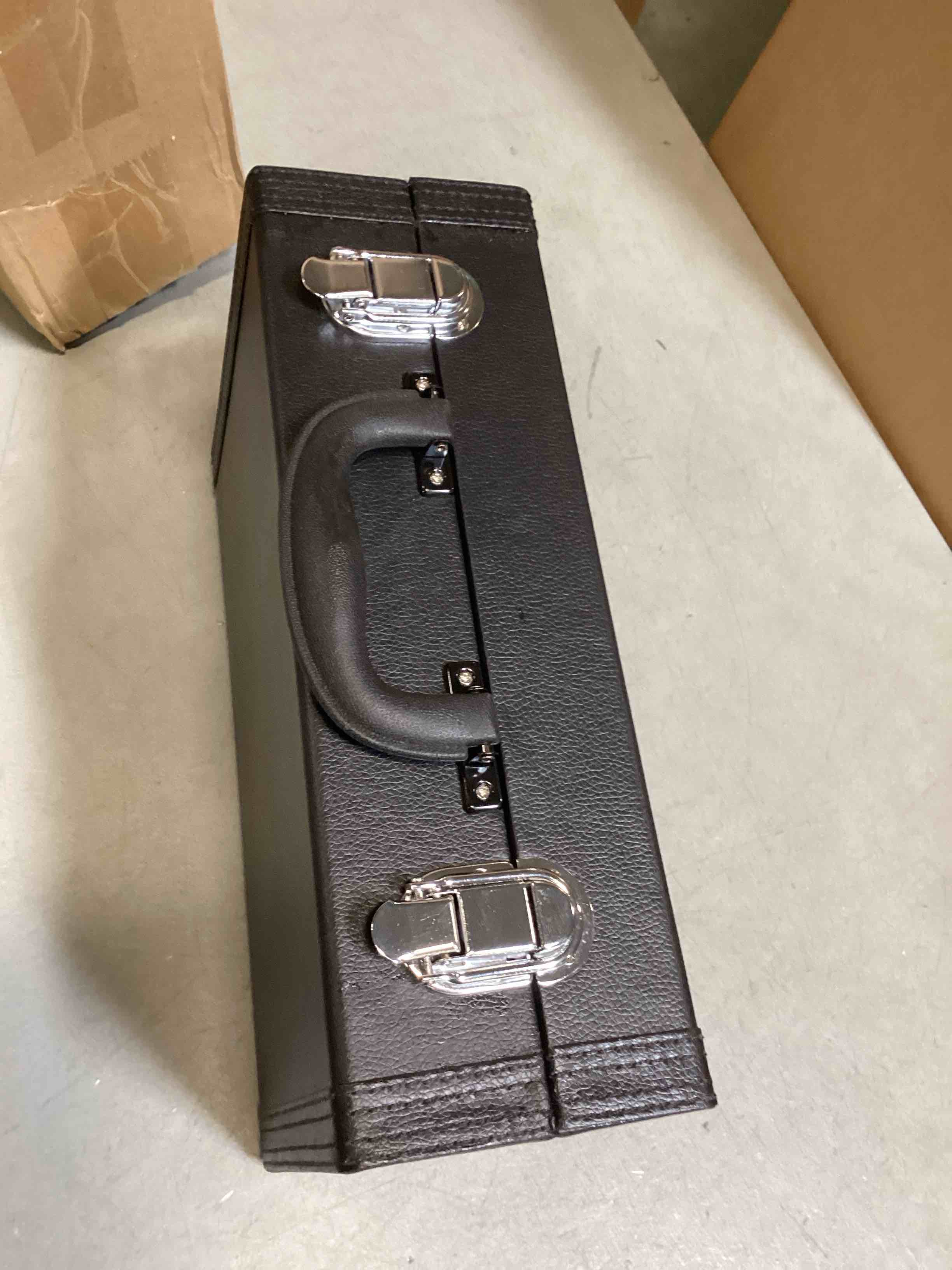 https://s3.amazonaws.com/lotting-images-prod/bidfta/BLU6733938_1720638265873.jpeg