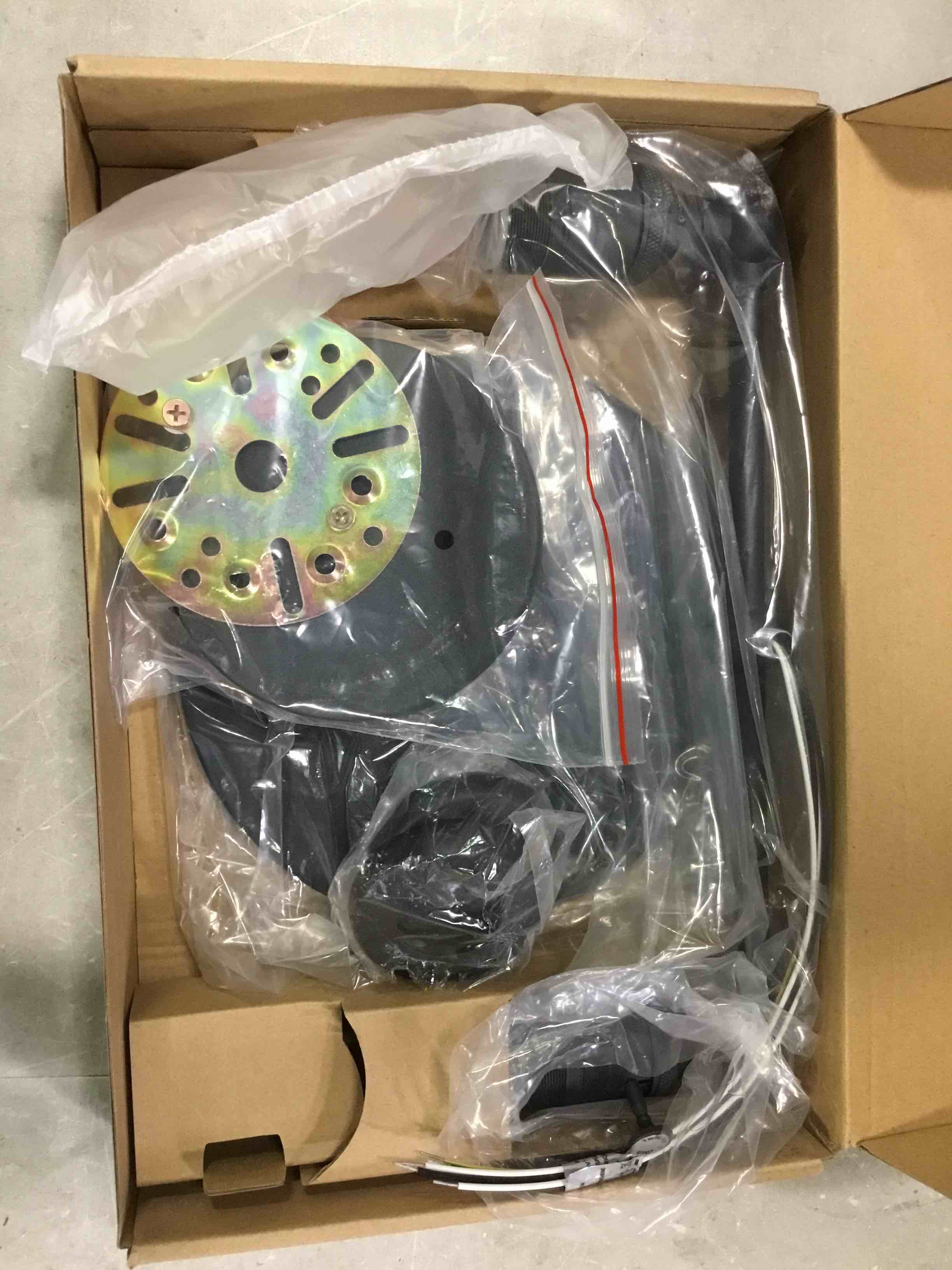 https://s3.amazonaws.com/lotting-images-prod/bidfta/BLU6734456_1720012199285.jpeg