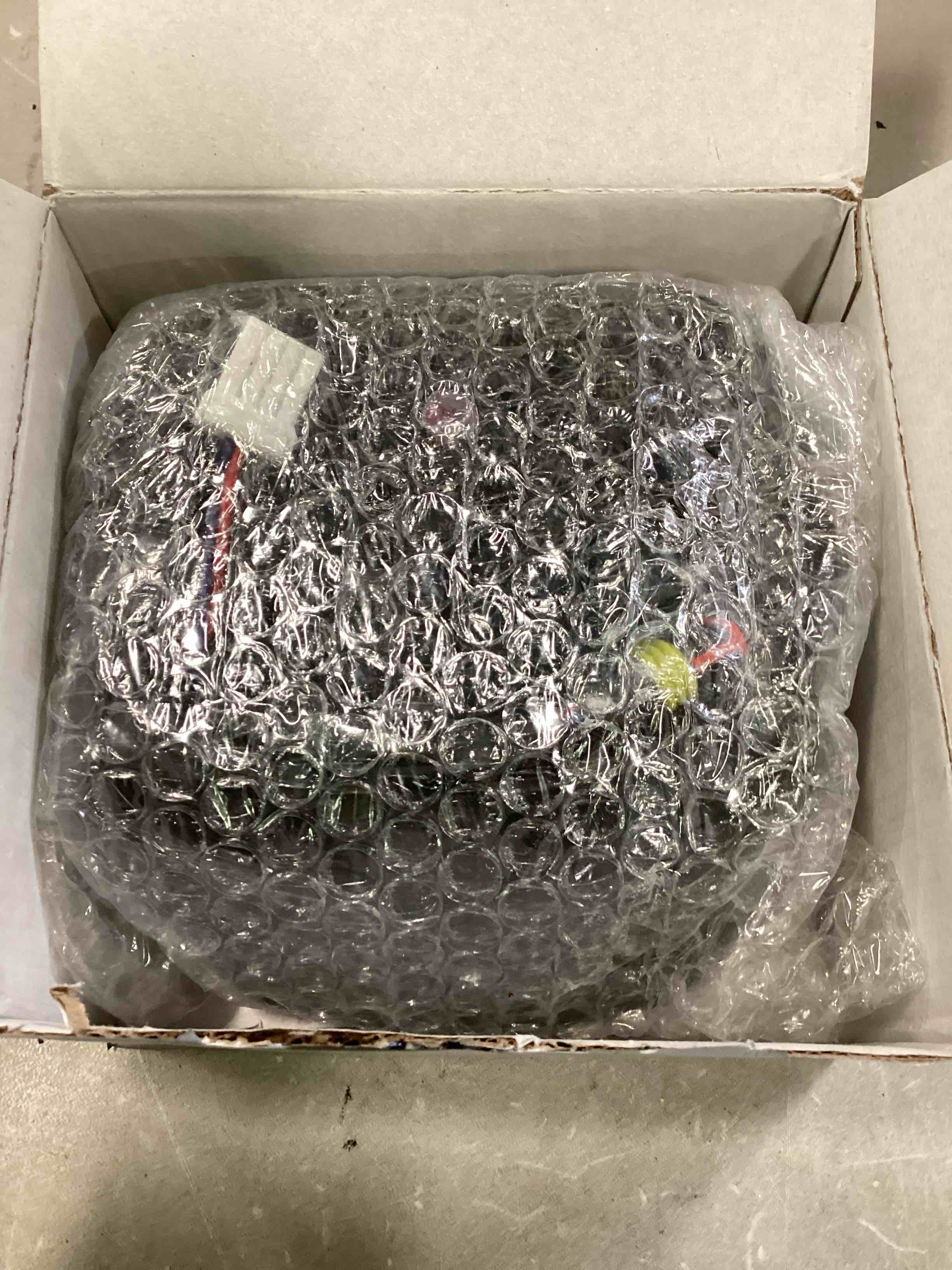 https://s3.amazonaws.com/lotting-images-prod/bidfta/BLU6734984_1720451396305.jpeg