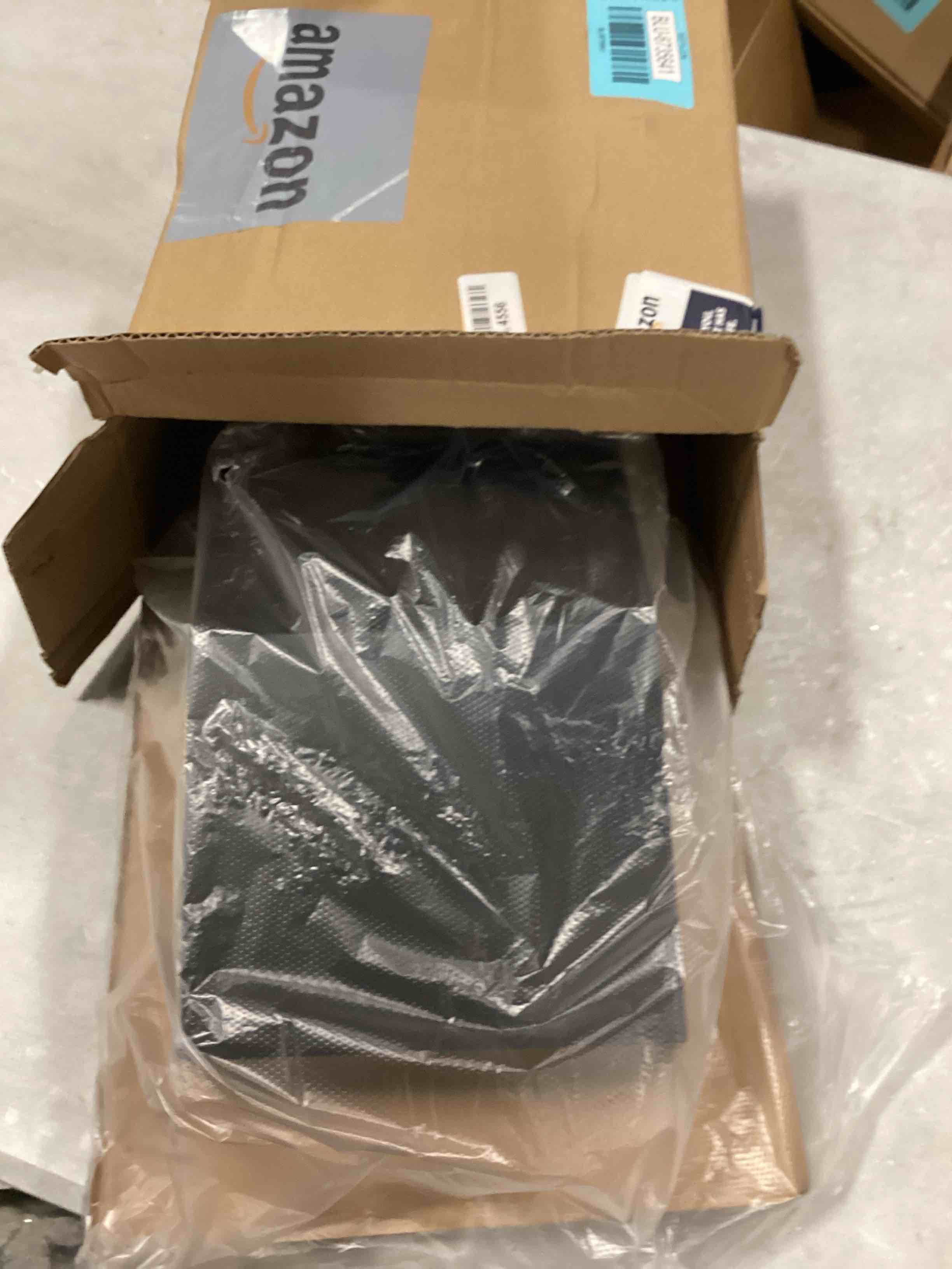 https://s3.amazonaws.com/lotting-images-prod/bidfta/BLU6735641_1720183440561.jpeg