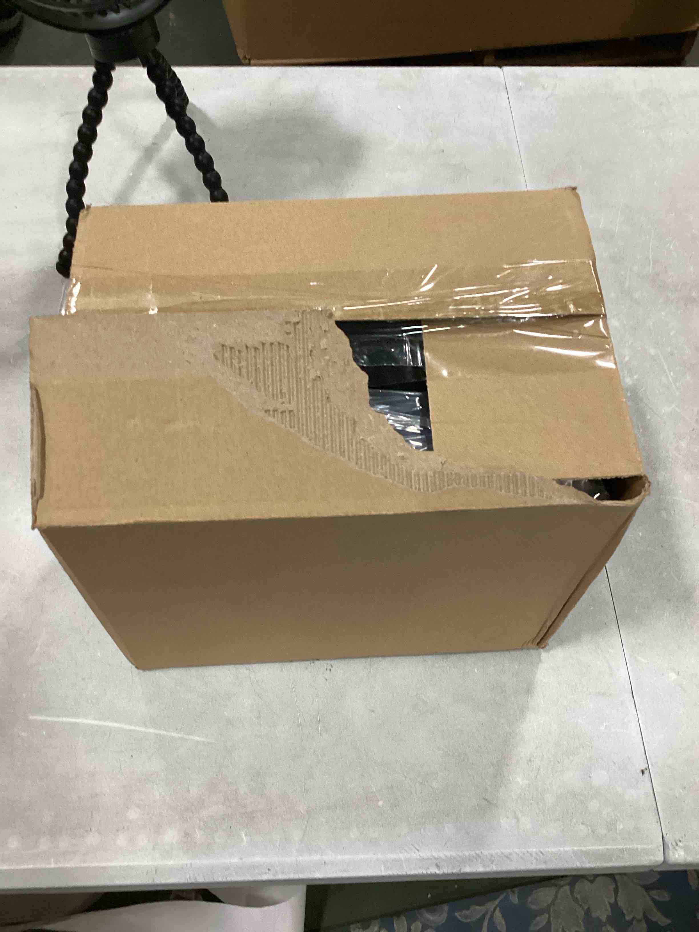 https://s3.amazonaws.com/lotting-images-prod/bidfta/BLU6735643_1720183712822.jpeg