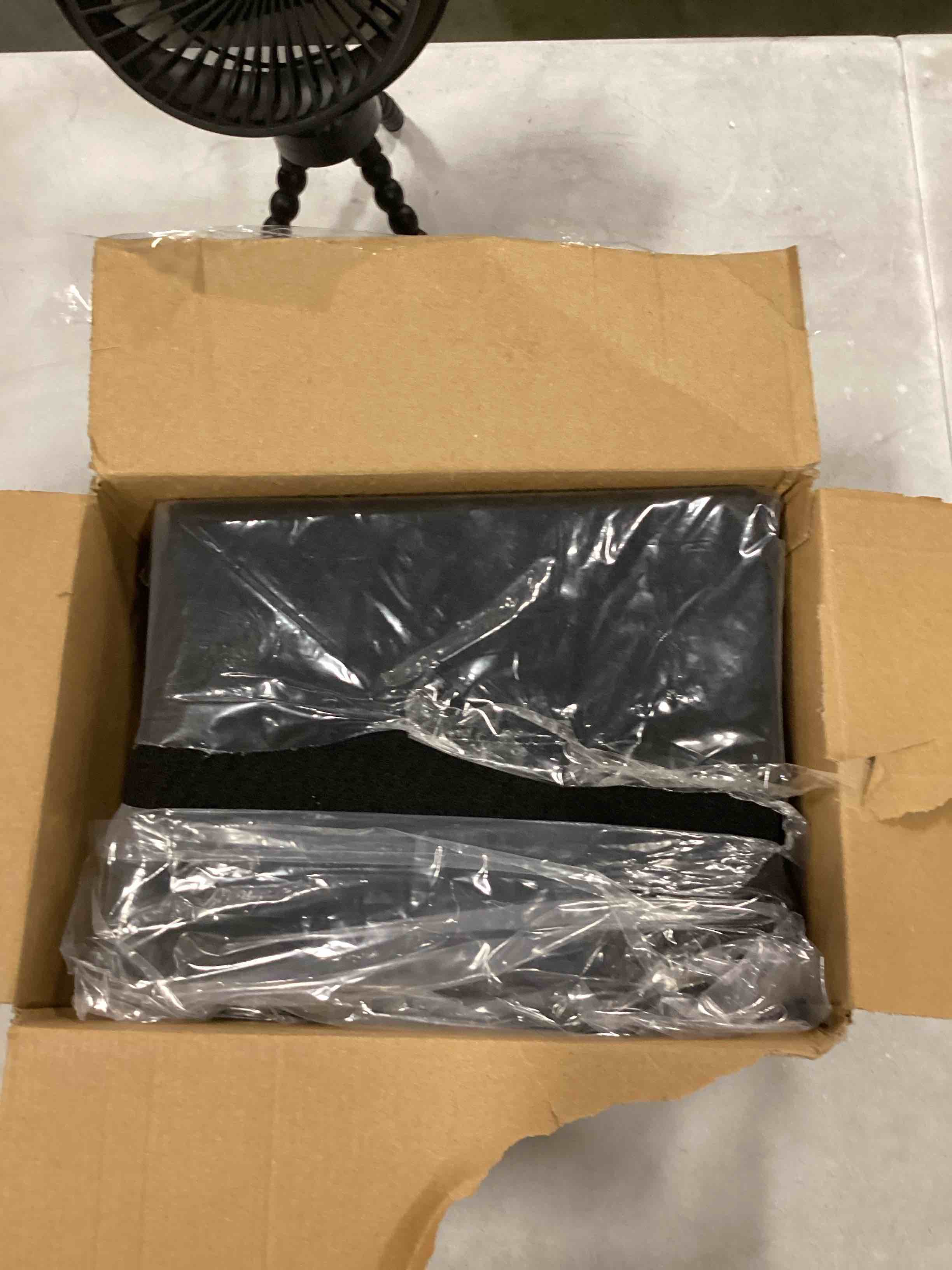 https://s3.amazonaws.com/lotting-images-prod/bidfta/BLU6735643_1720183735649.jpeg