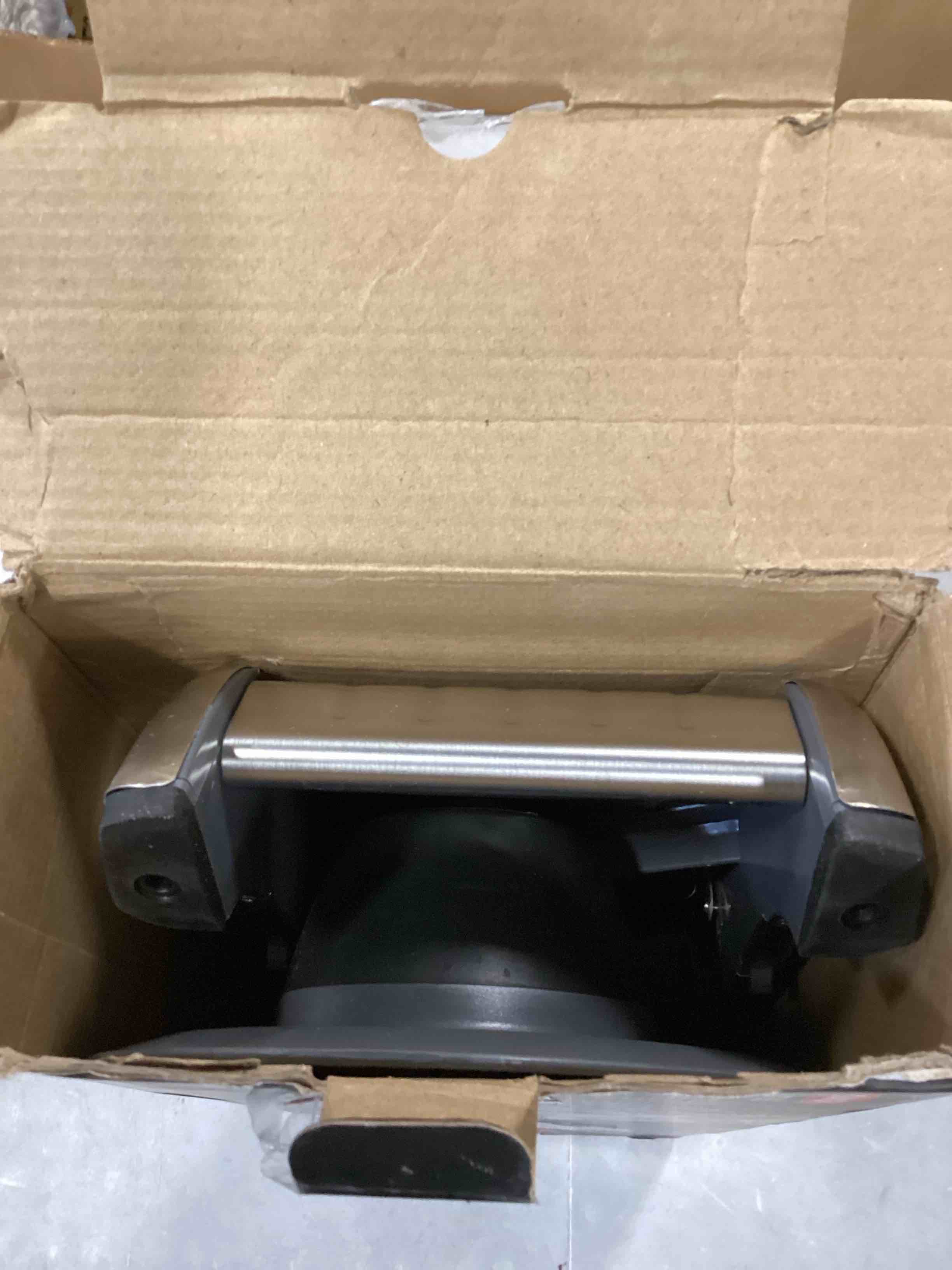 https://s3.amazonaws.com/lotting-images-prod/bidfta/BLU6735788_1720204380626.jpeg