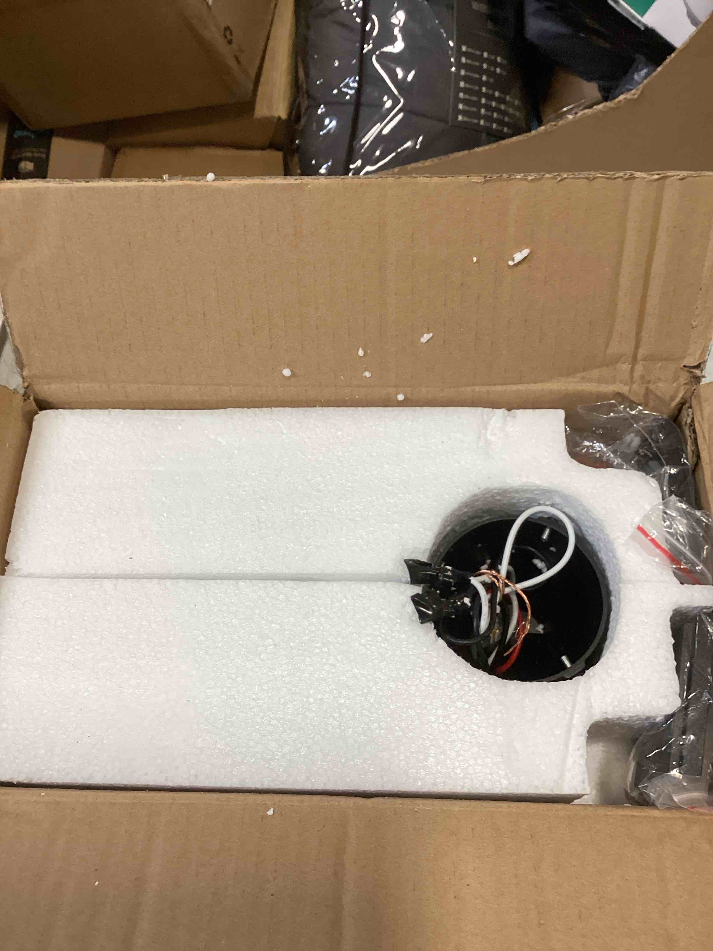 https://s3.amazonaws.com/lotting-images-prod/bidfta/BLU6737604_1720024809628.jpeg