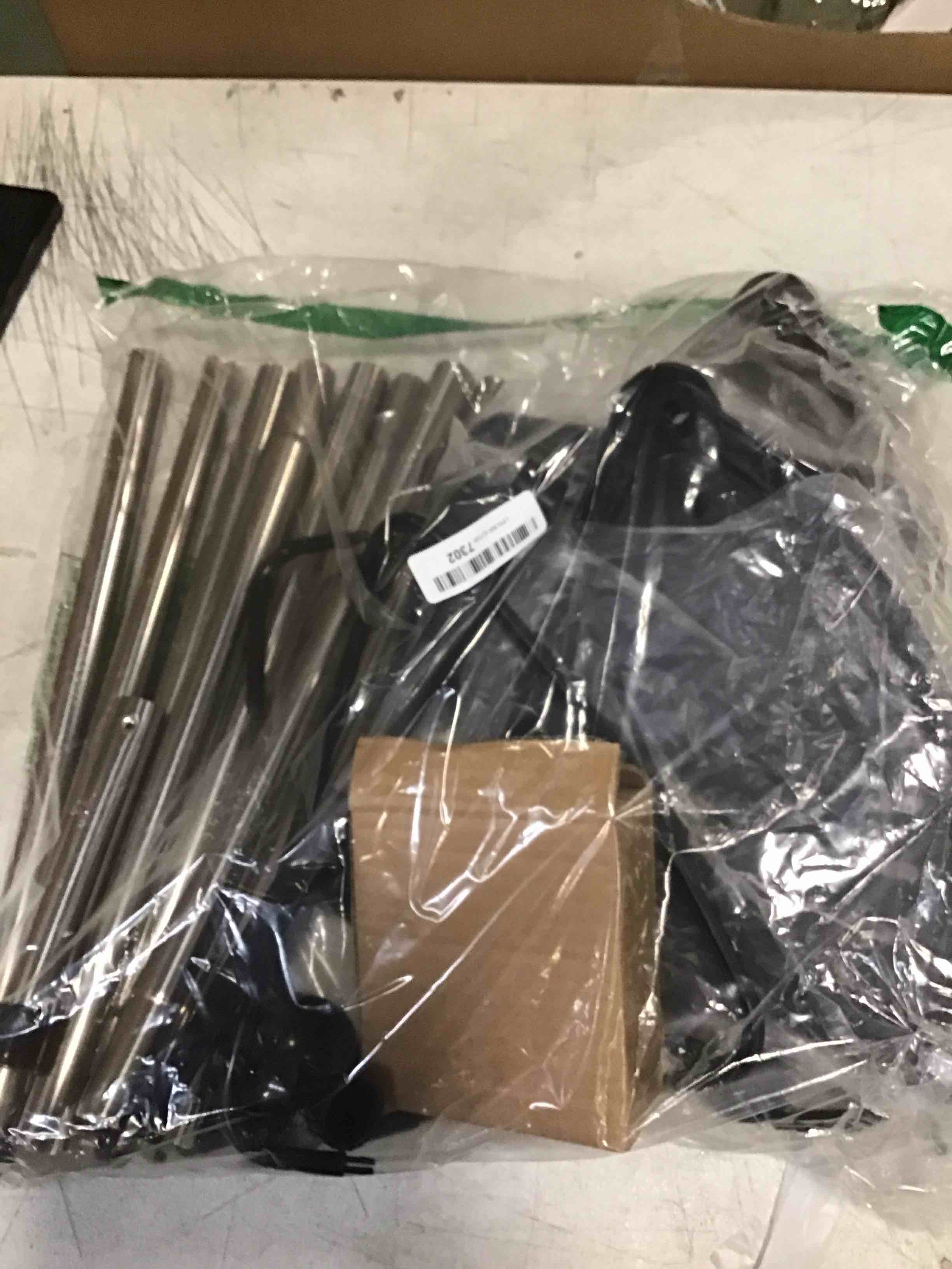 https://s3.amazonaws.com/lotting-images-prod/bidfta/BLU6737765_1720184236722.jpeg