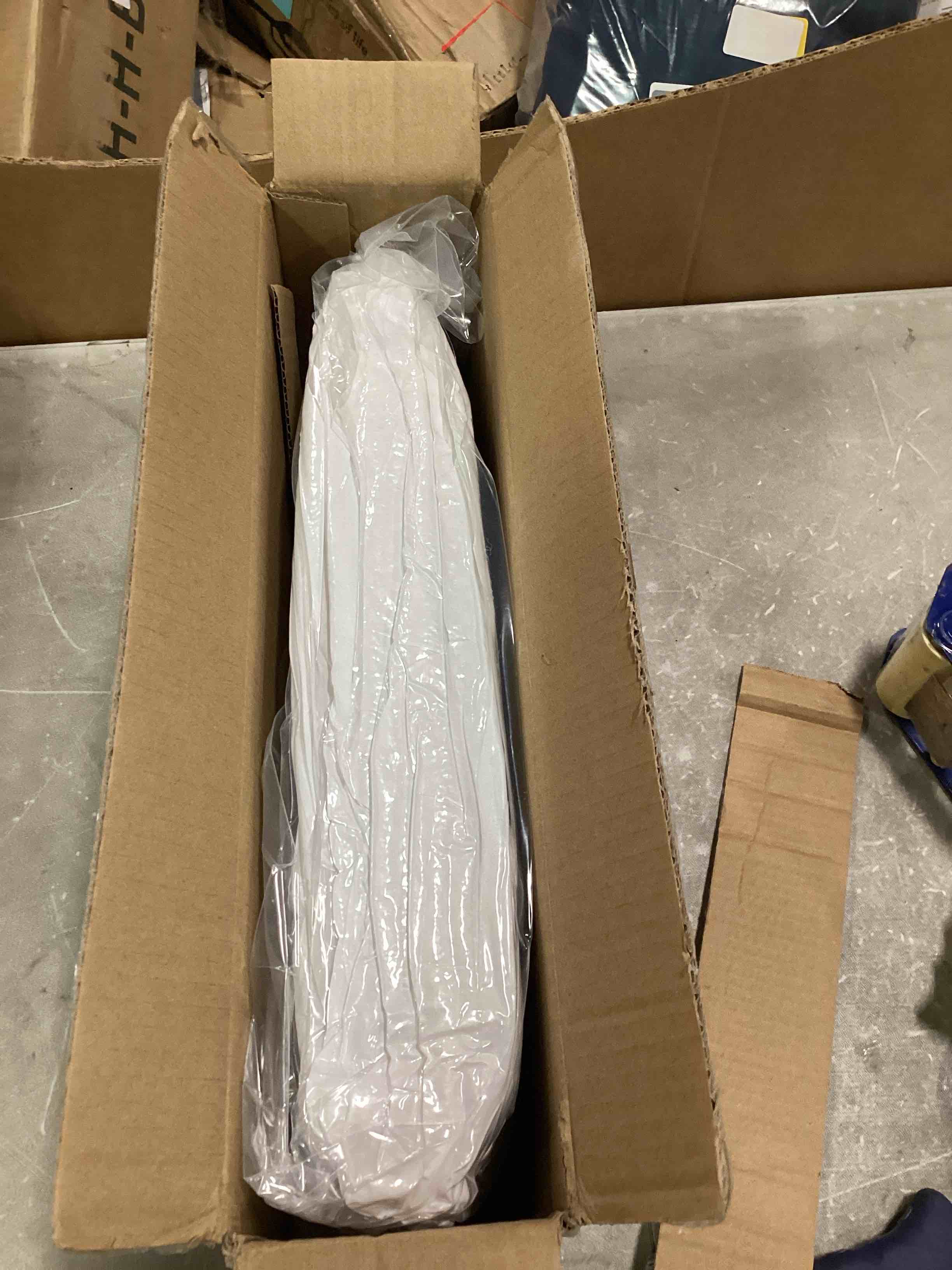 https://s3.amazonaws.com/lotting-images-prod/bidfta/BLU6738402_1720543443428.jpeg
