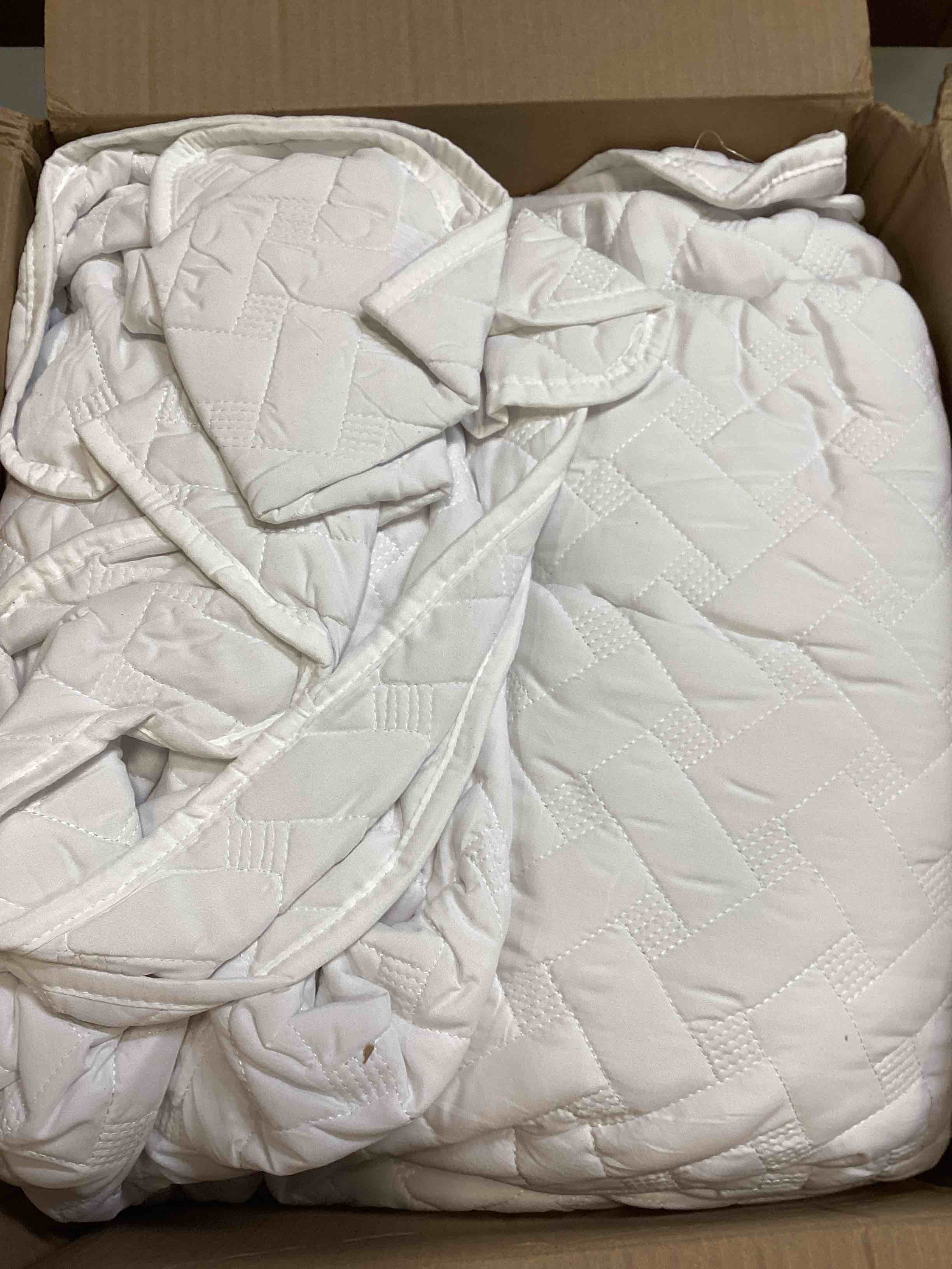 Bedsure California King Quilt Set - Lightweight Summer Quilt Cal King - White Bedspreads California King Size- Bedding Coverlets for All Seasons (Includes 1 Quilt, 2 Shams)
