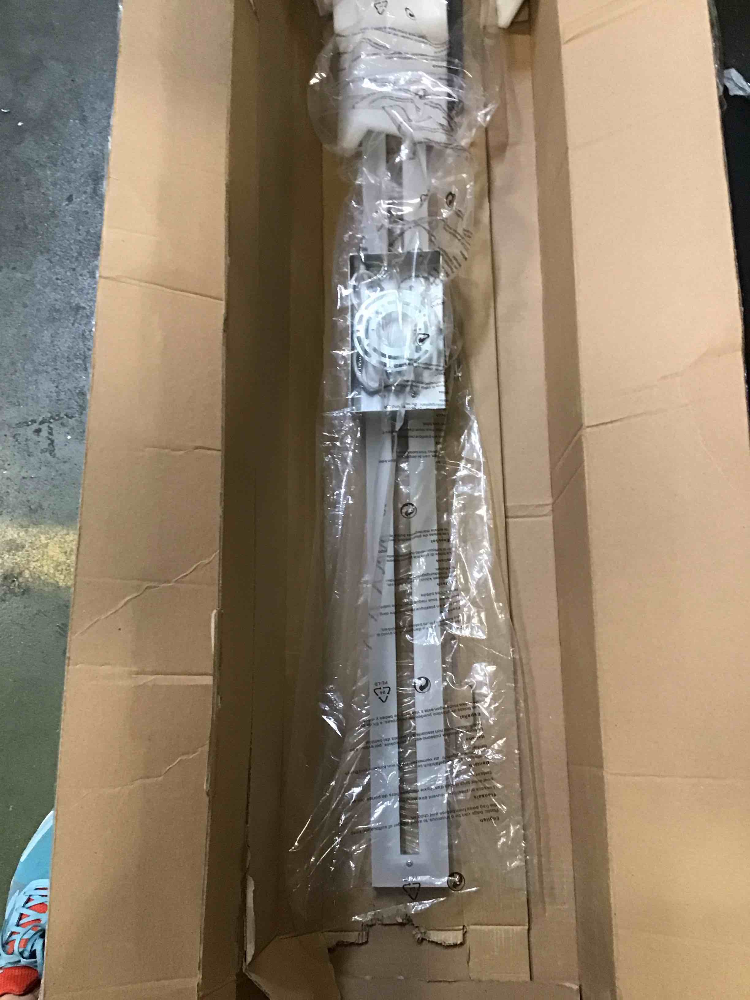 https://s3.amazonaws.com/lotting-images-prod/bidfta/BLU6739283_1720466961747.jpeg