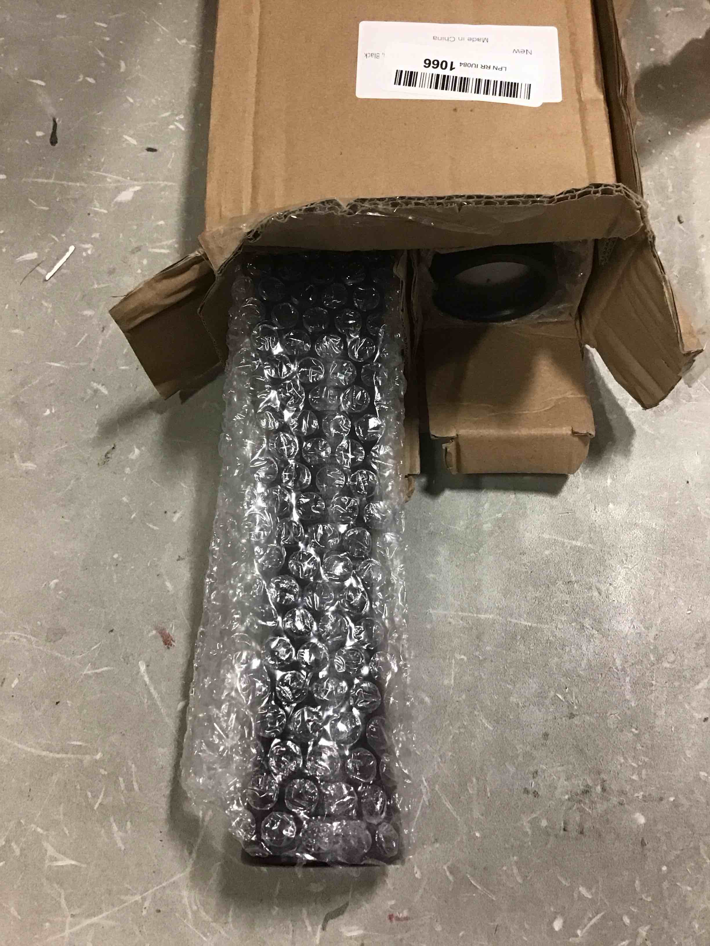 https://s3.amazonaws.com/lotting-images-prod/bidfta/BLU6739676_1720615693519.jpeg