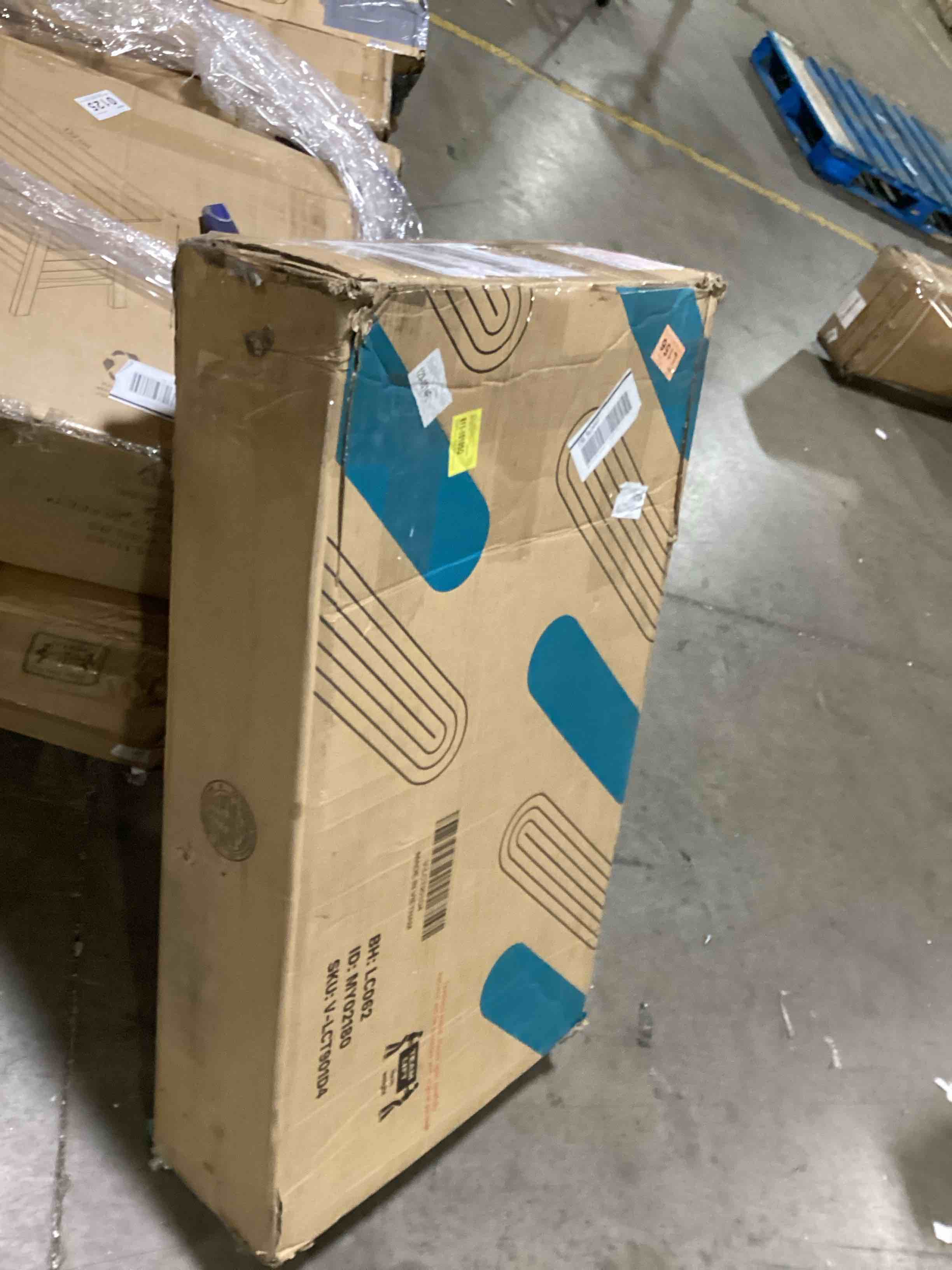 https://s3.amazonaws.com/lotting-images-prod/bidfta/BLU6740379_1723042964422.jpeg