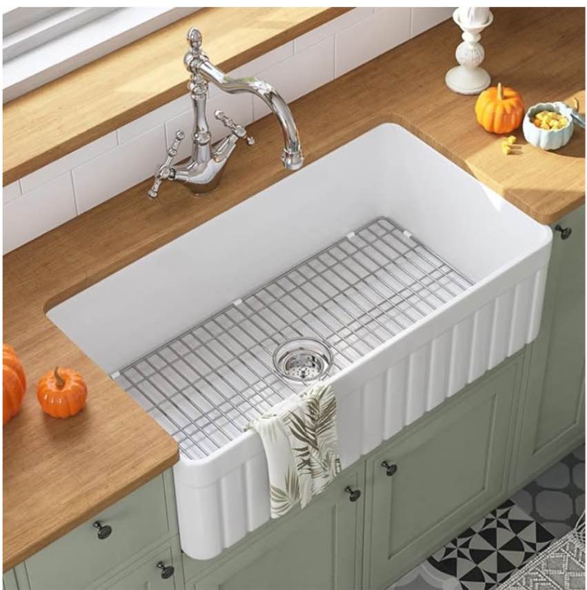 Solstice 33" L x 18" W Fireclay Farmhouse Kitchen Sink with Sink Grid and Basket Strainer