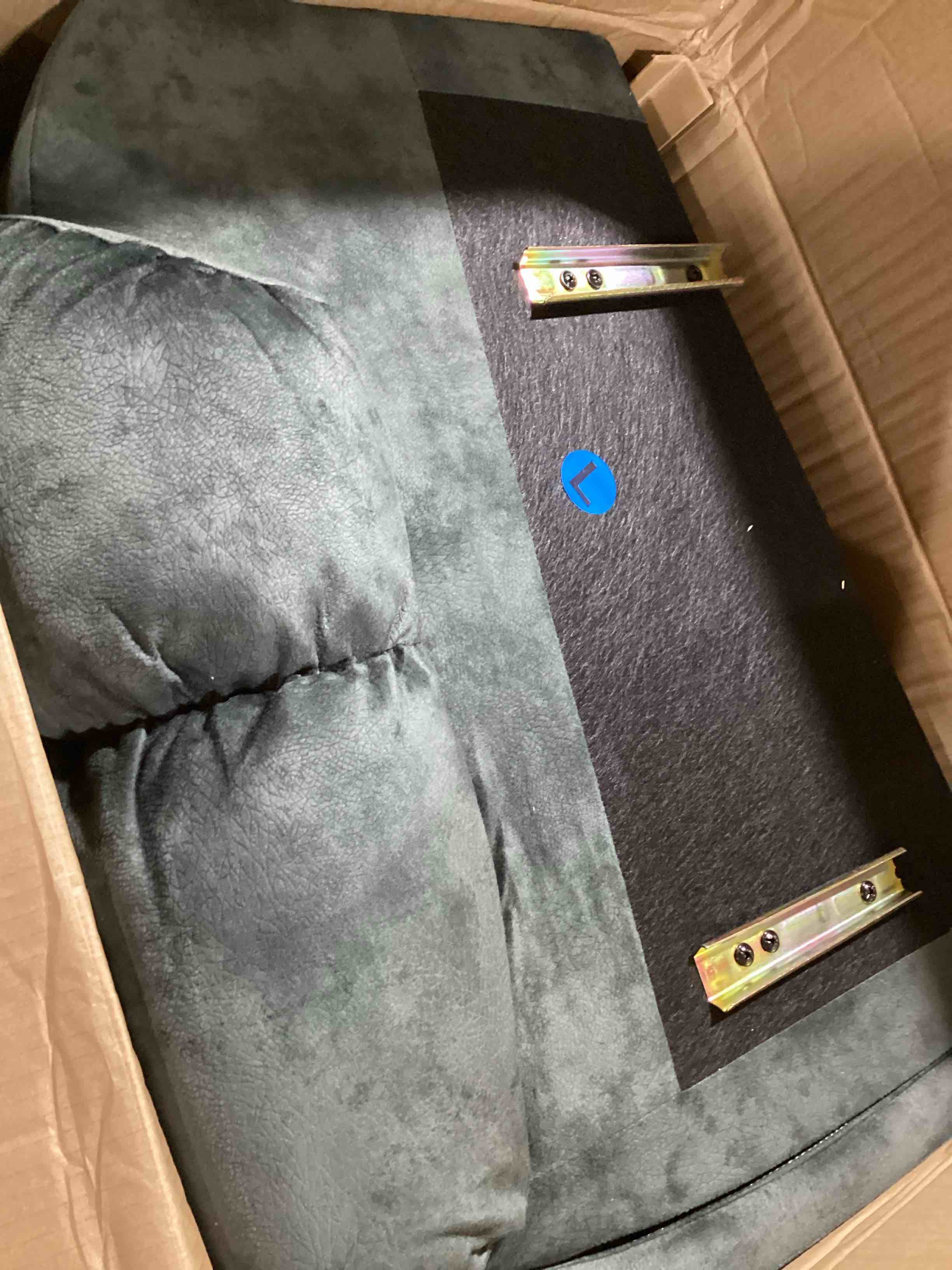https://s3.amazonaws.com/lotting-images-prod/bidfta/BLU6742393_1723563825319.jpeg