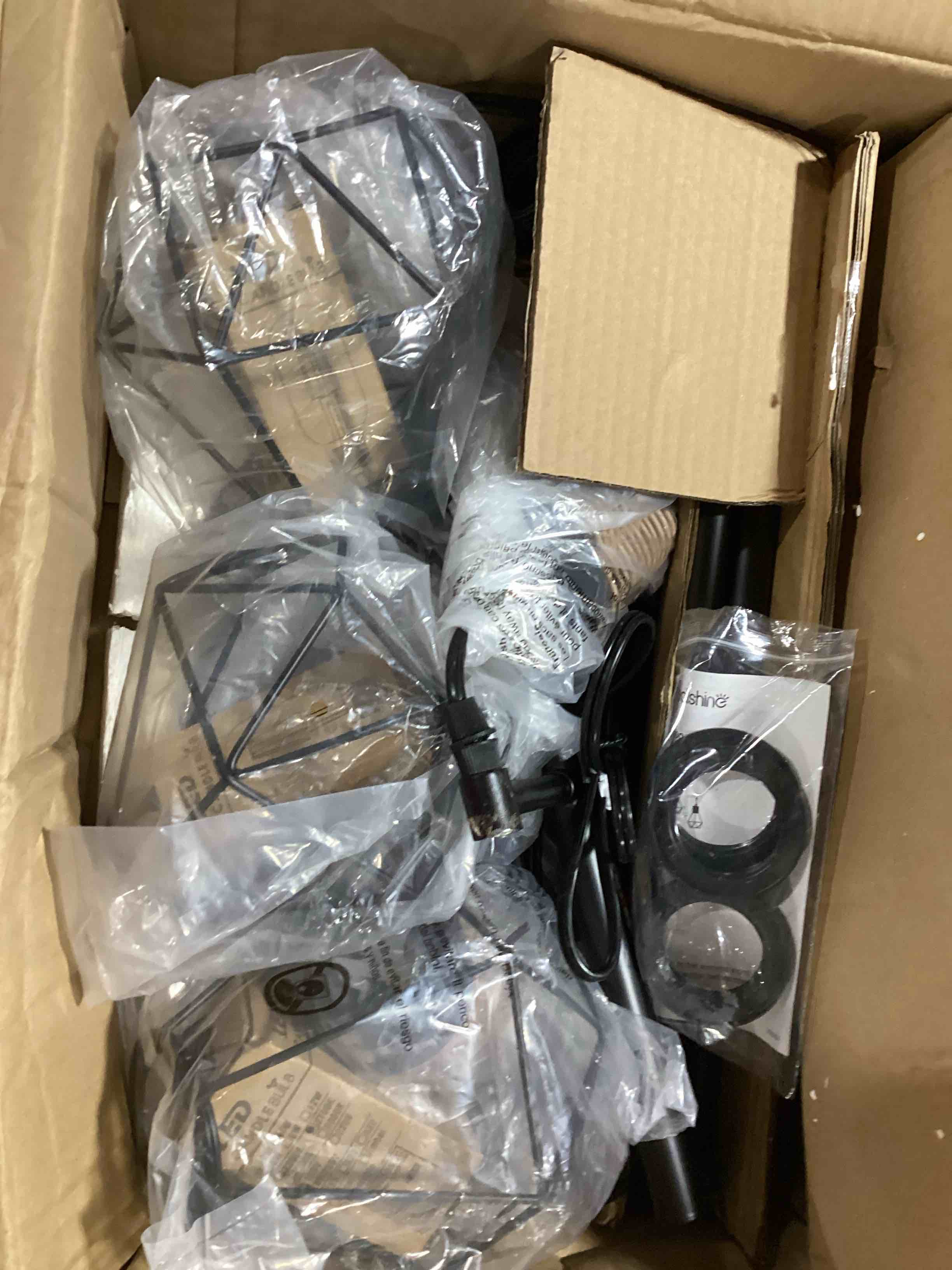 https://s3.amazonaws.com/lotting-images-prod/bidfta/BLU6742418_1723571115482.jpeg
