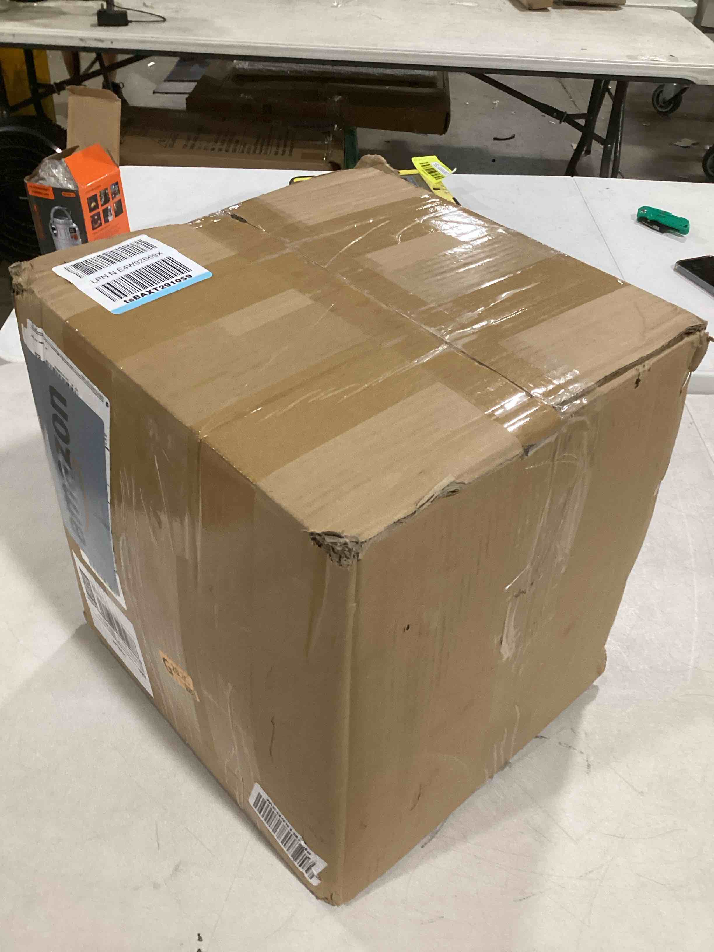 https://s3.amazonaws.com/lotting-images-prod/bidfta/BLU6743291_1722438144342.jpeg