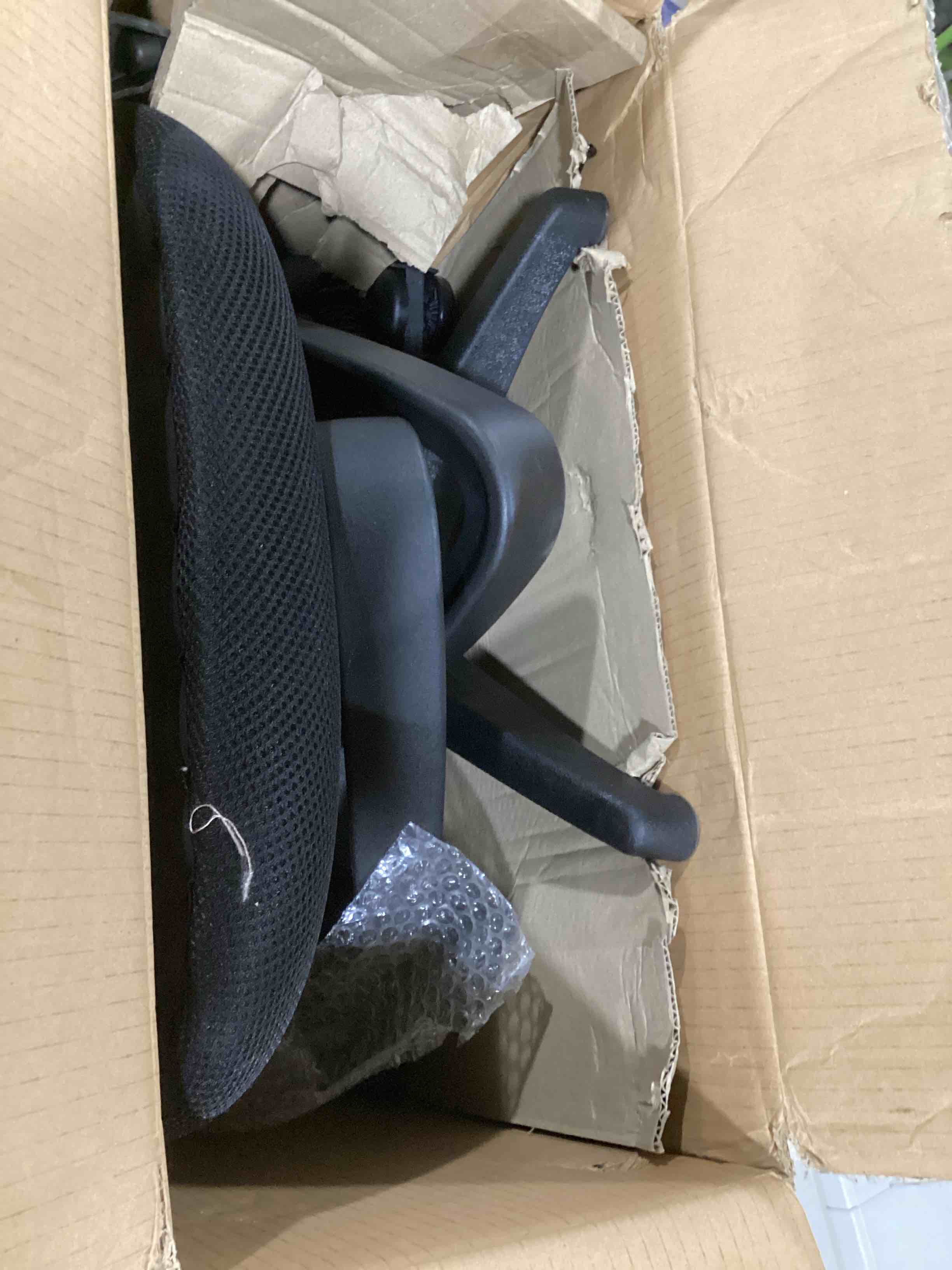 https://s3.amazonaws.com/lotting-images-prod/bidfta/BLU6743326_1722446716402.jpeg