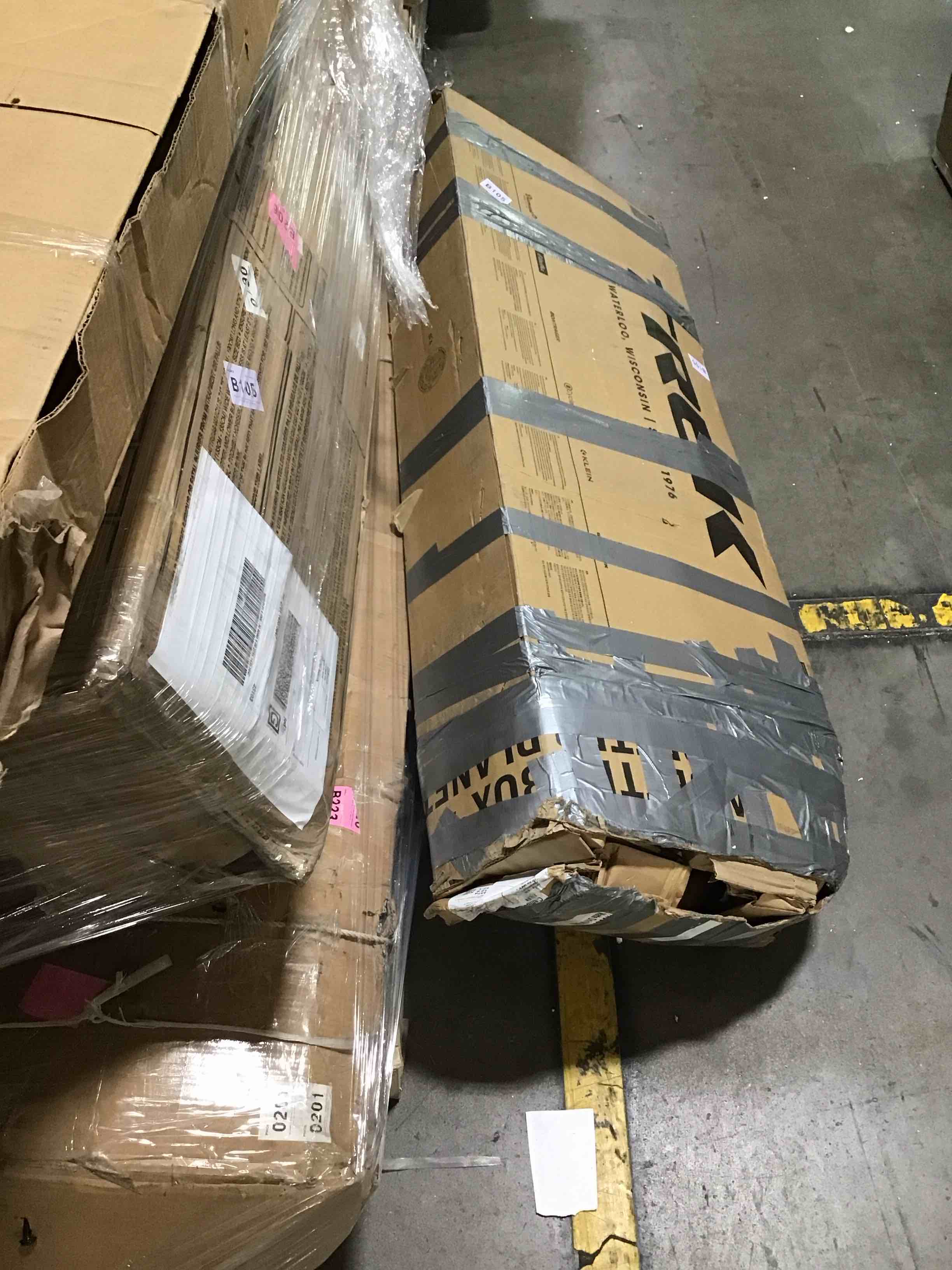 https://s3.amazonaws.com/lotting-images-prod/bidfta/BLU6743495_1724175856313.jpeg