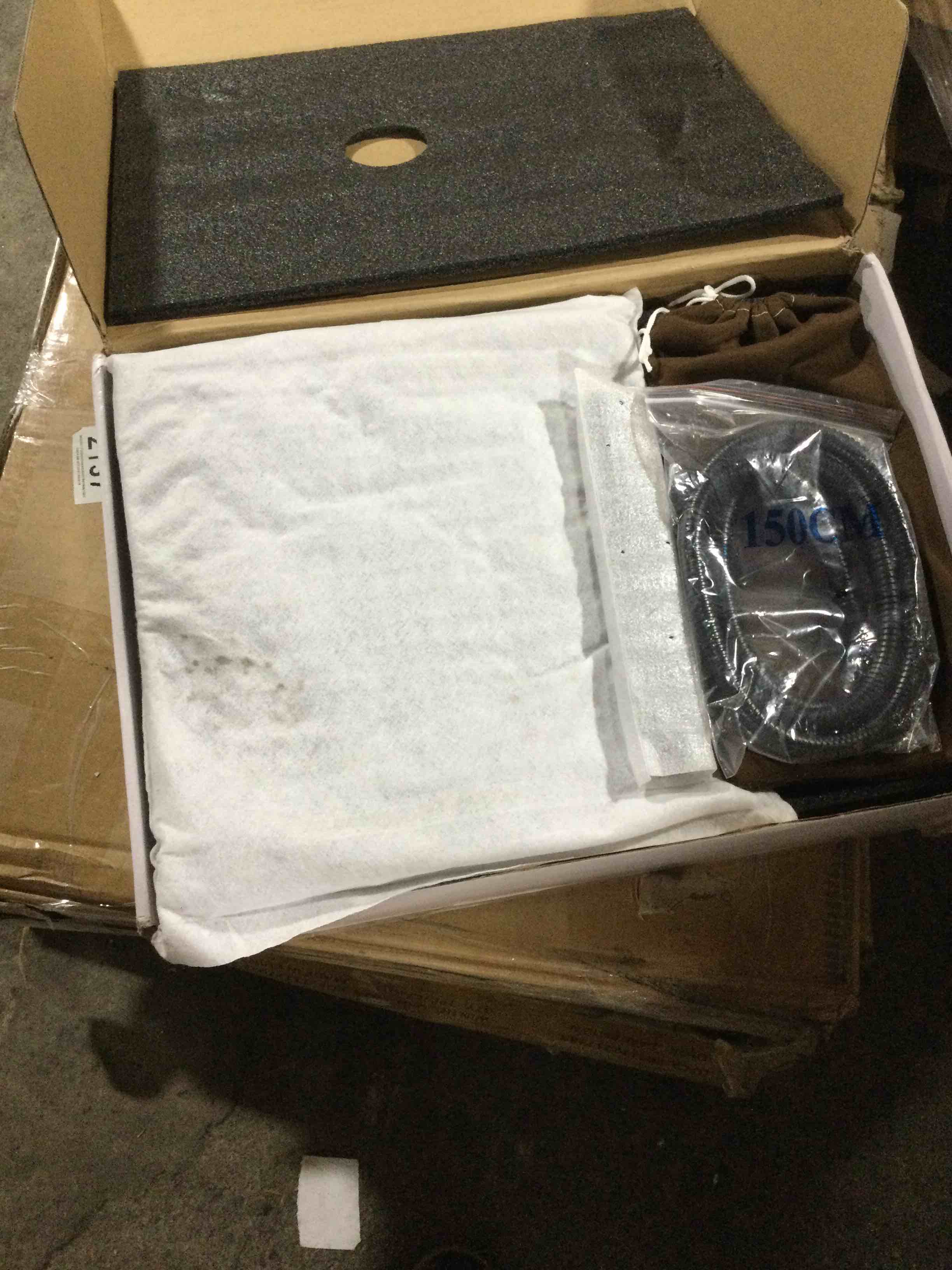 https://s3.amazonaws.com/lotting-images-prod/bidfta/BLU6744160_1725452876992.jpeg