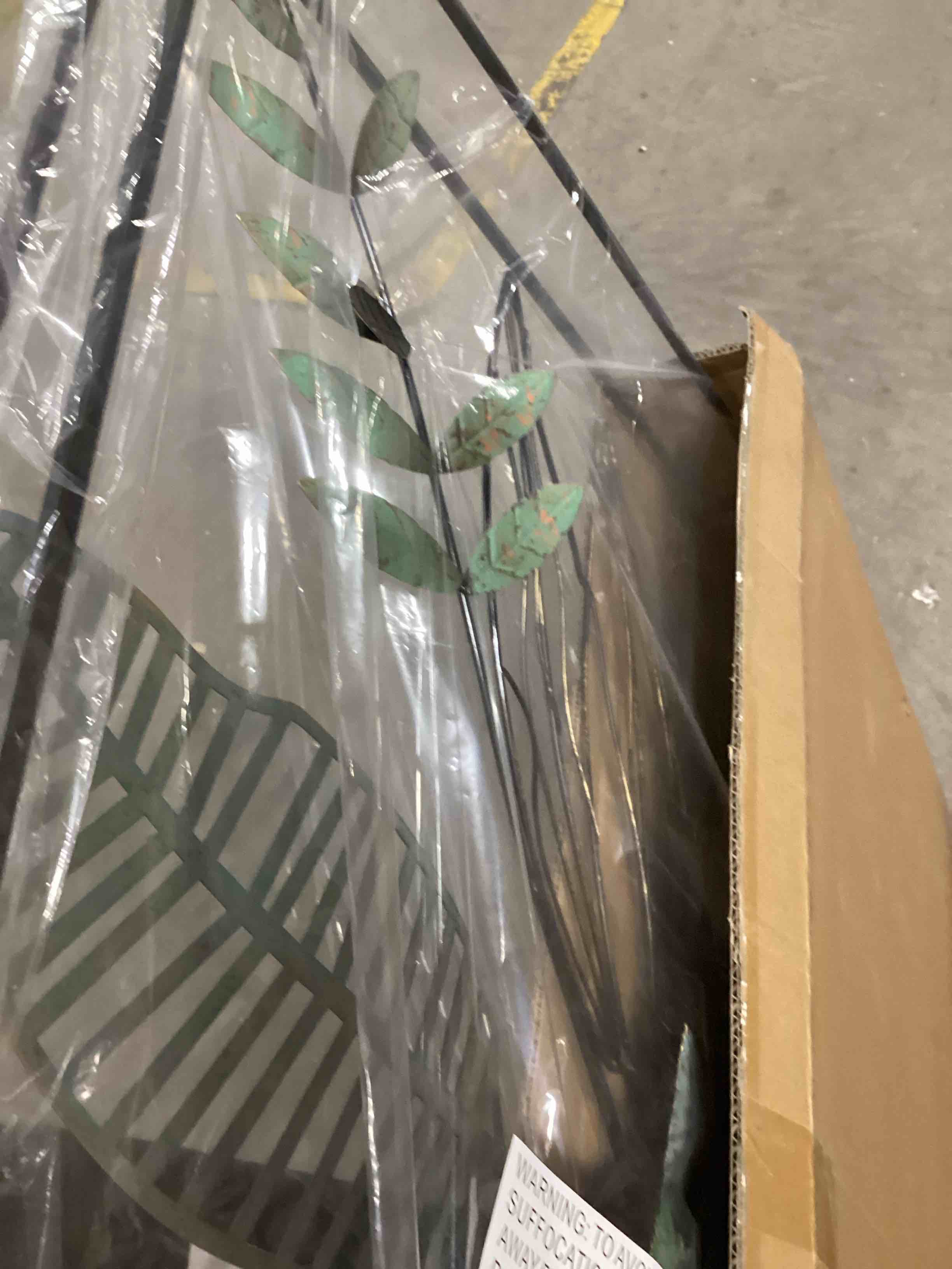 https://s3.amazonaws.com/lotting-images-prod/bidfta/BLU6745451_1724416925900.jpeg