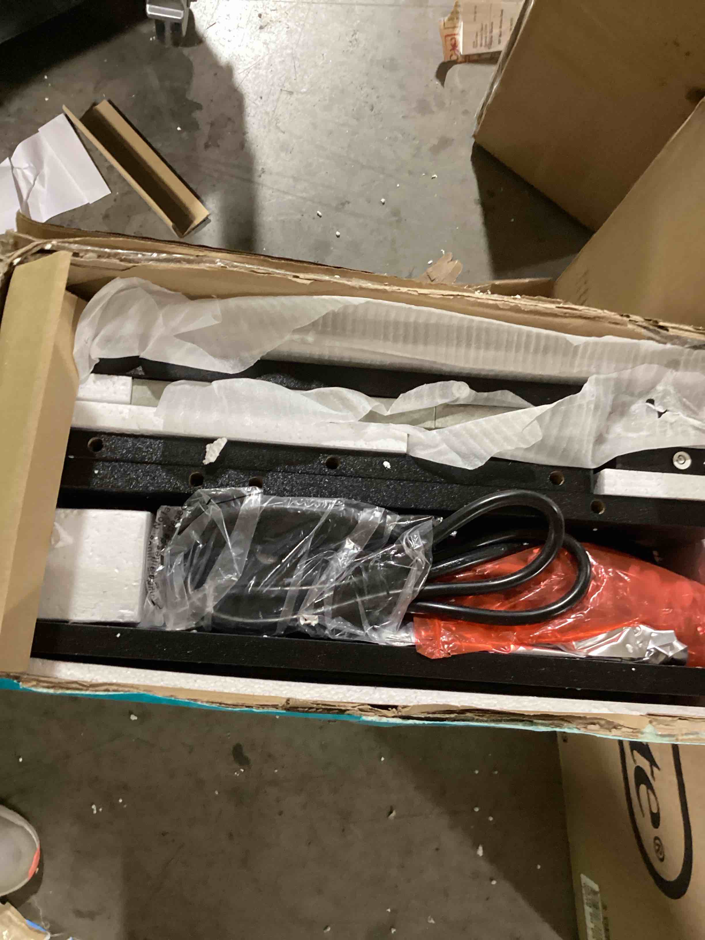 https://s3.amazonaws.com/lotting-images-prod/bidfta/BLU6745631_1724684409899.jpeg