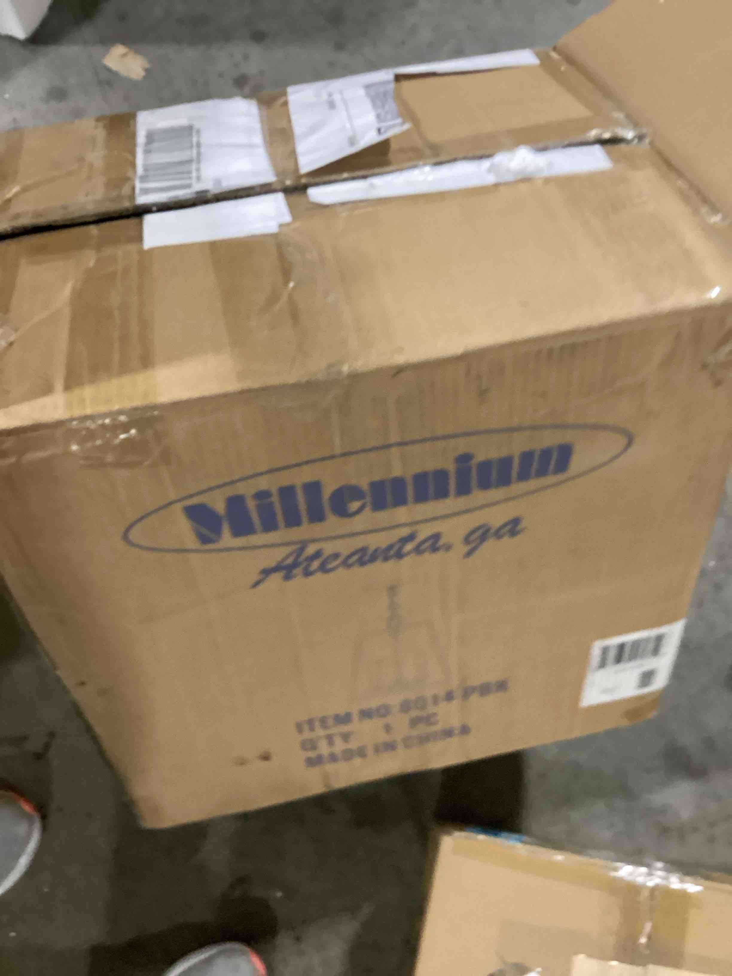 https://s3.amazonaws.com/lotting-images-prod/bidfta/BLU6745648_1724683571631.jpeg