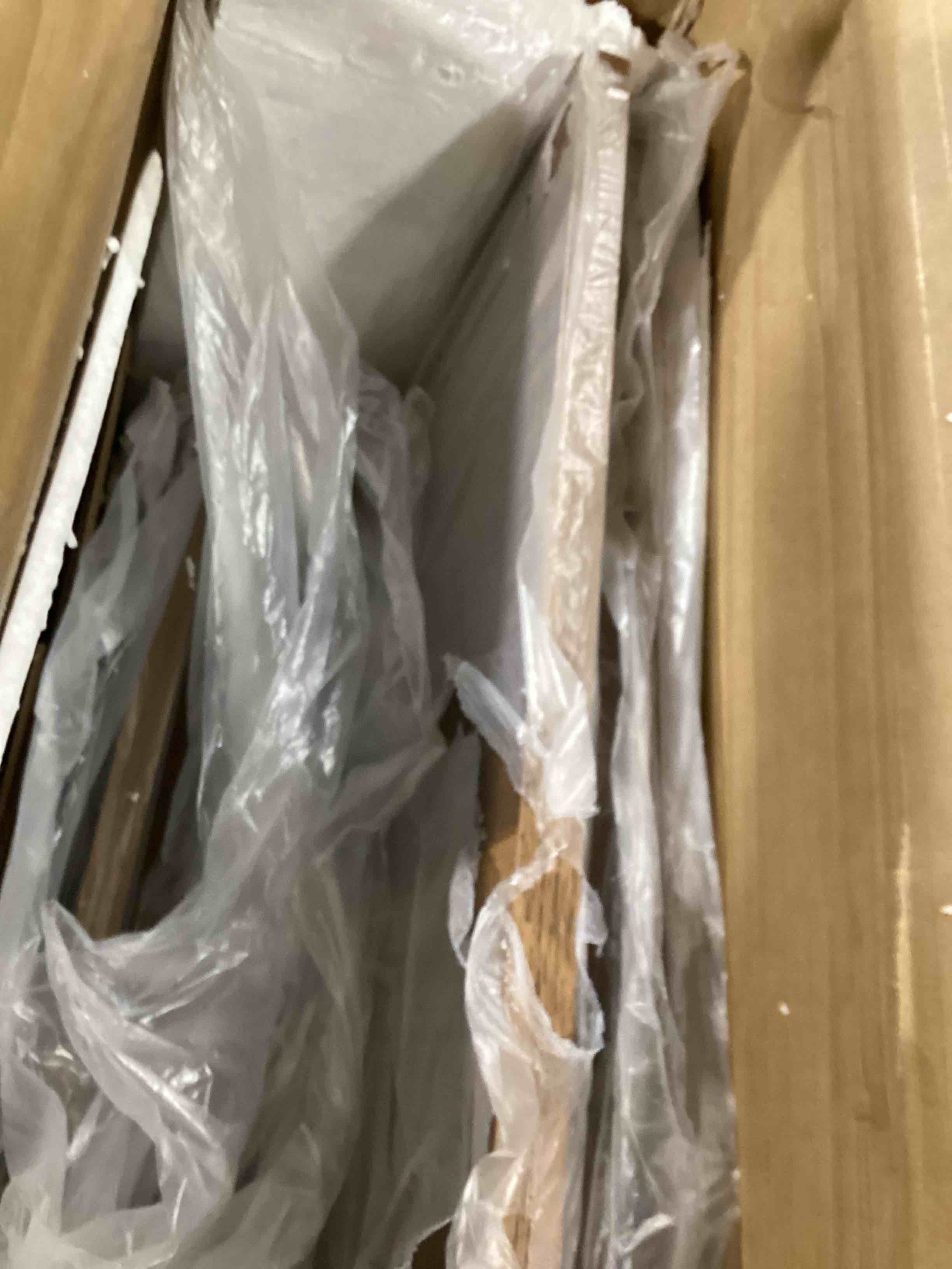 https://s3.amazonaws.com/lotting-images-prod/bidfta/BLU6746253_1724330269958.jpeg