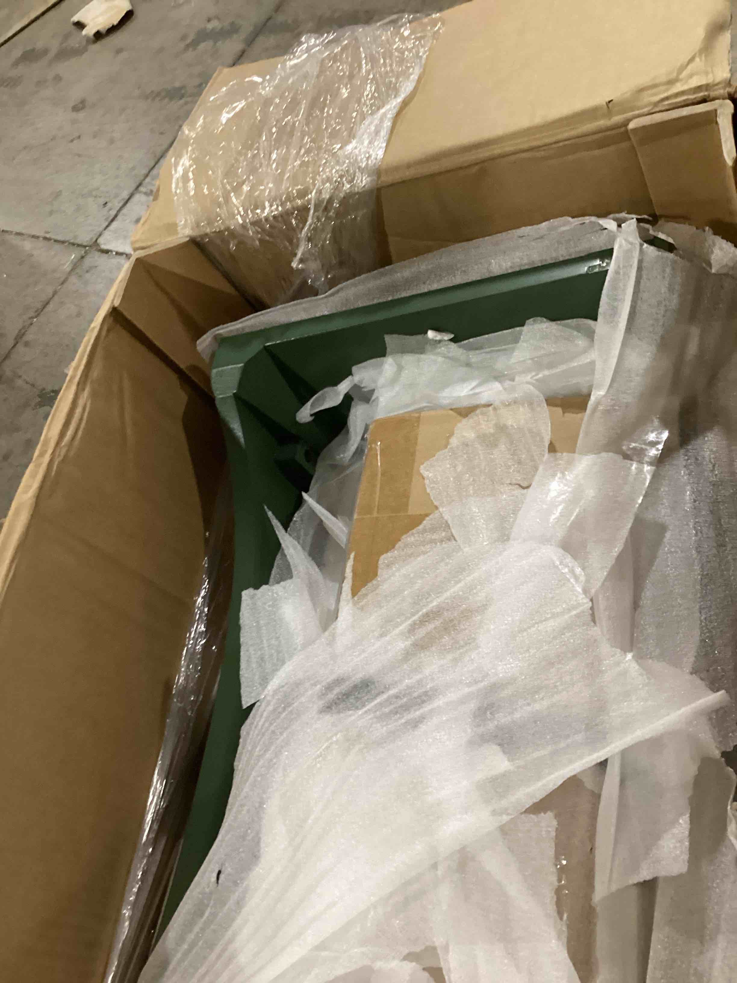 https://s3.amazonaws.com/lotting-images-prod/bidfta/BLU6746283_1724340318670.jpeg