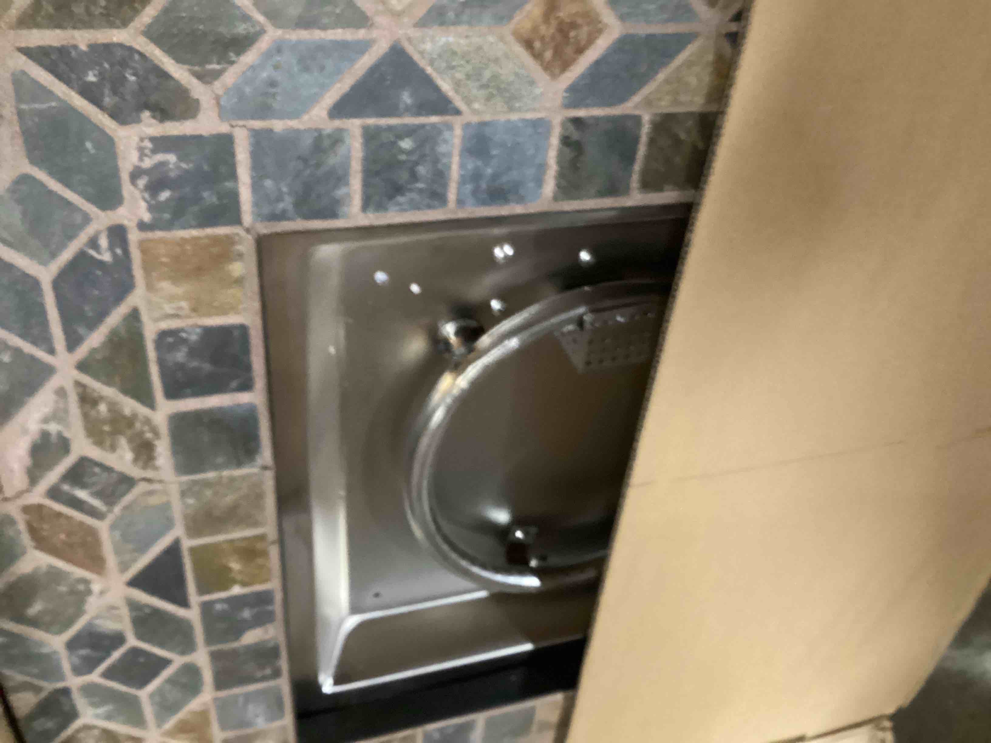 https://s3.amazonaws.com/lotting-images-prod/bidfta/BLU6746594_1724786482710.jpeg