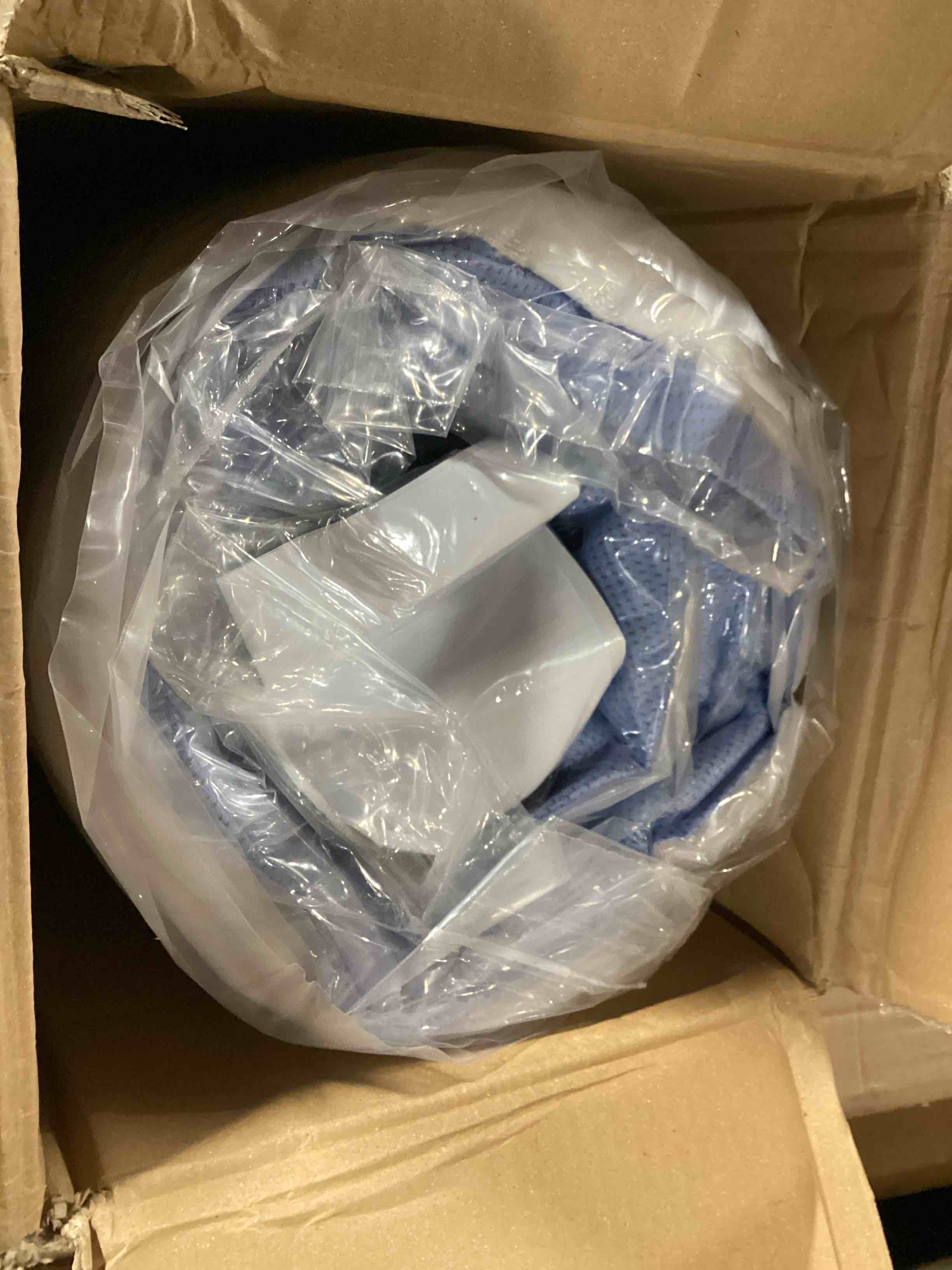 https://s3.amazonaws.com/lotting-images-prod/bidfta/BLU6750684_1727443293218.jpeg