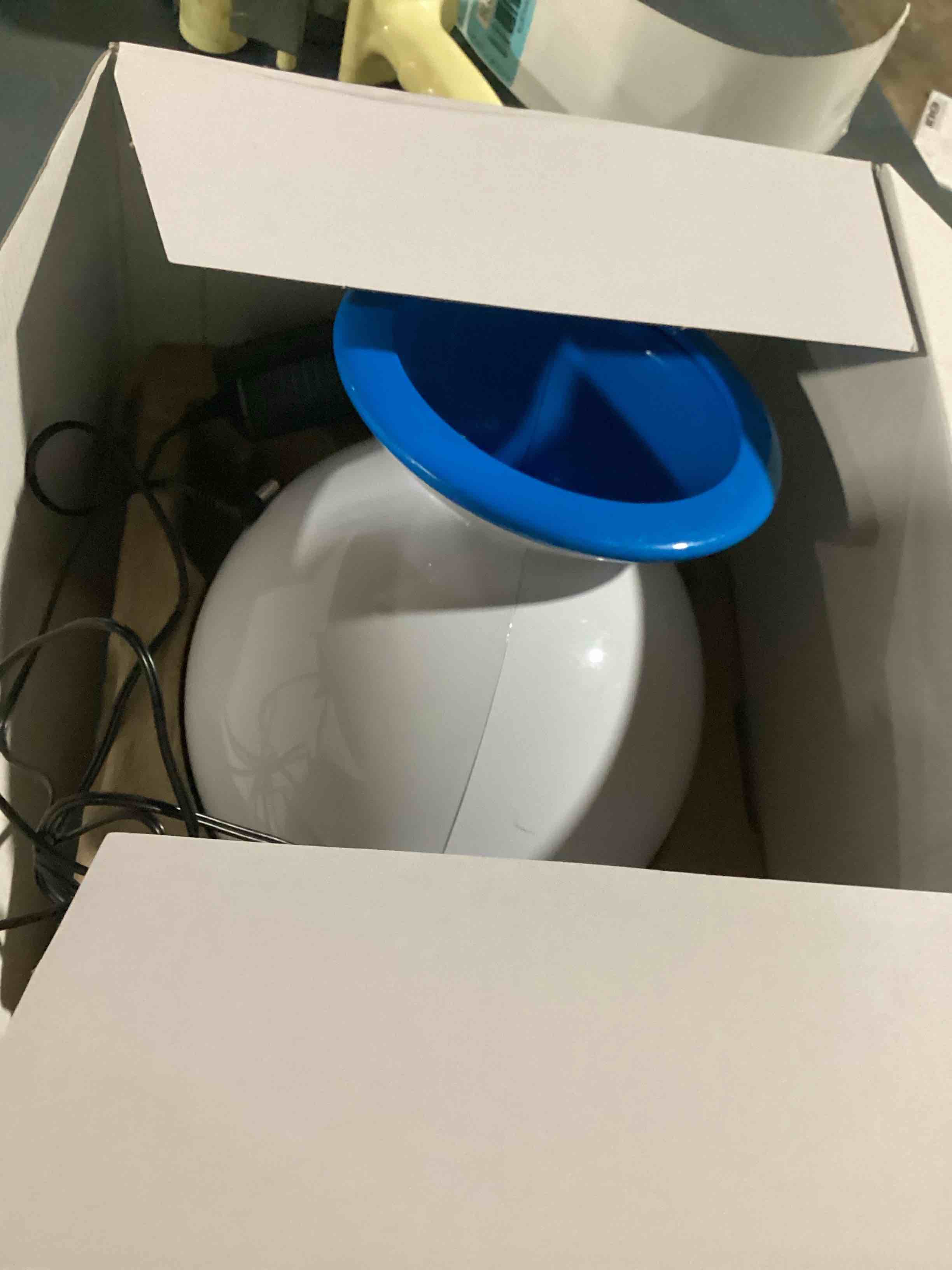 https://s3.amazonaws.com/lotting-images-prod/bidfta/BLU6750908_1727887529353.jpeg