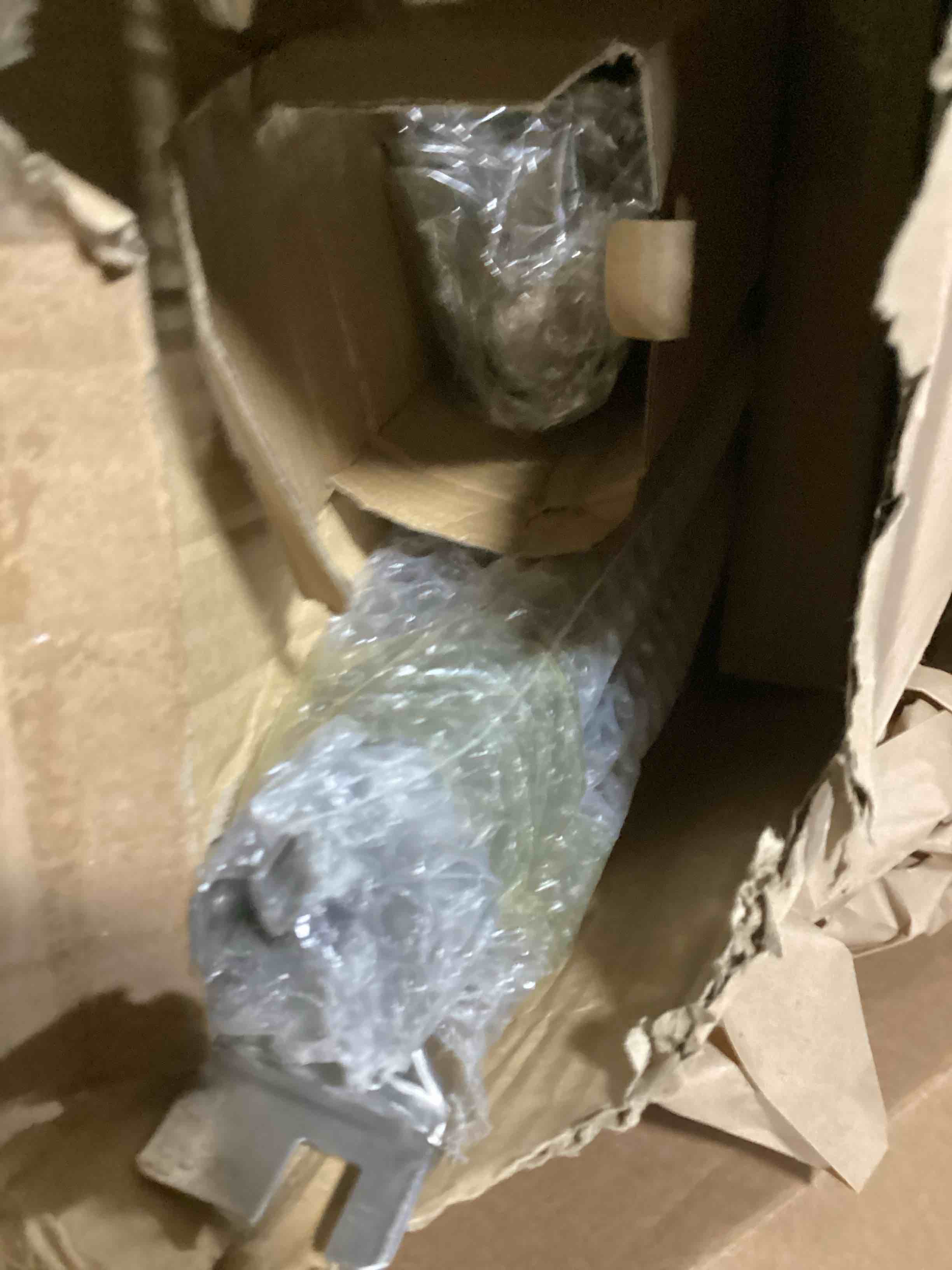https://s3.amazonaws.com/lotting-images-prod/bidfta/BLU6751801_1729776820336.jpeg