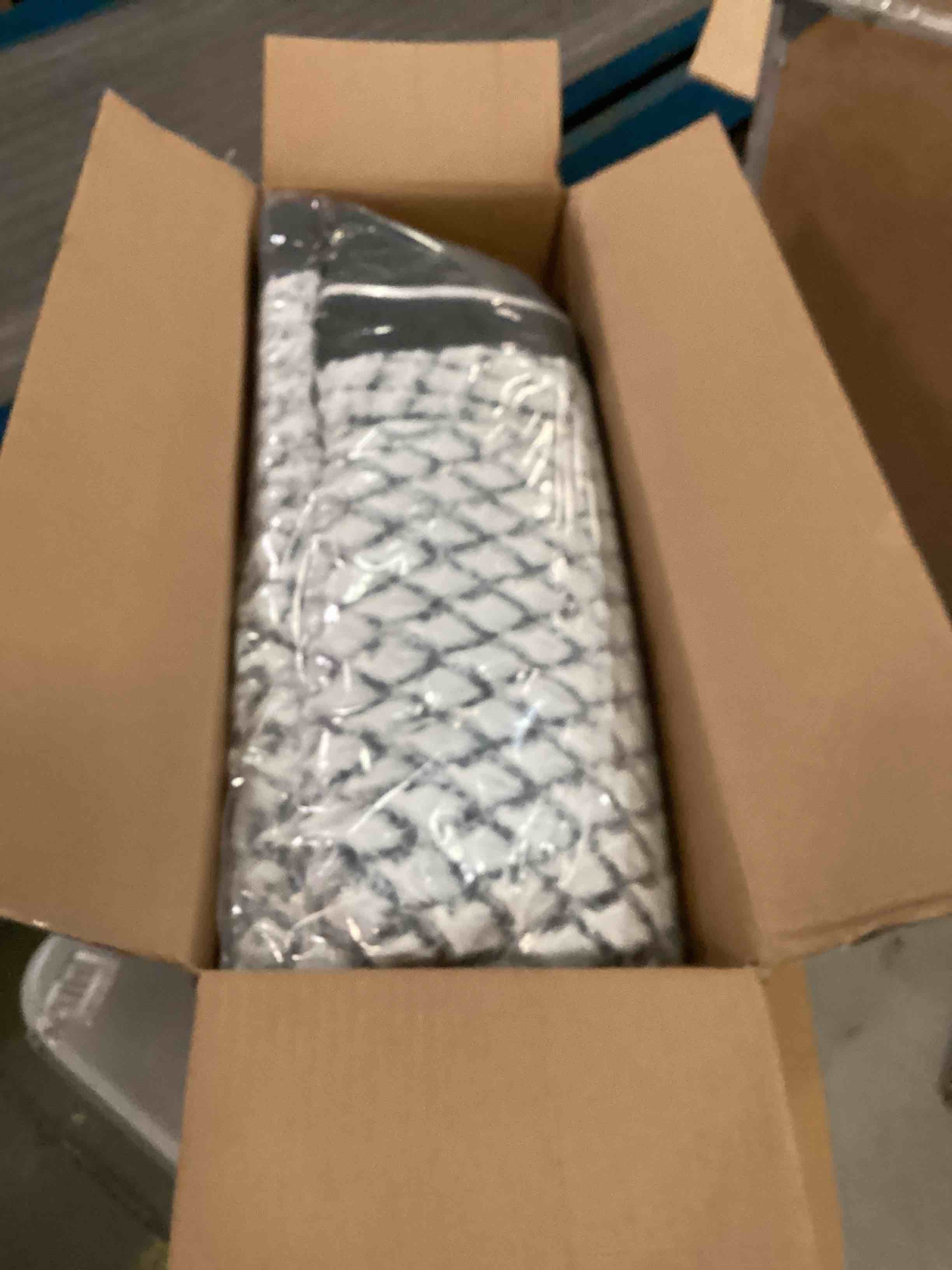 https://s3.amazonaws.com/lotting-images-prod/bidfta/BLU6752361_1720795877765.jpeg