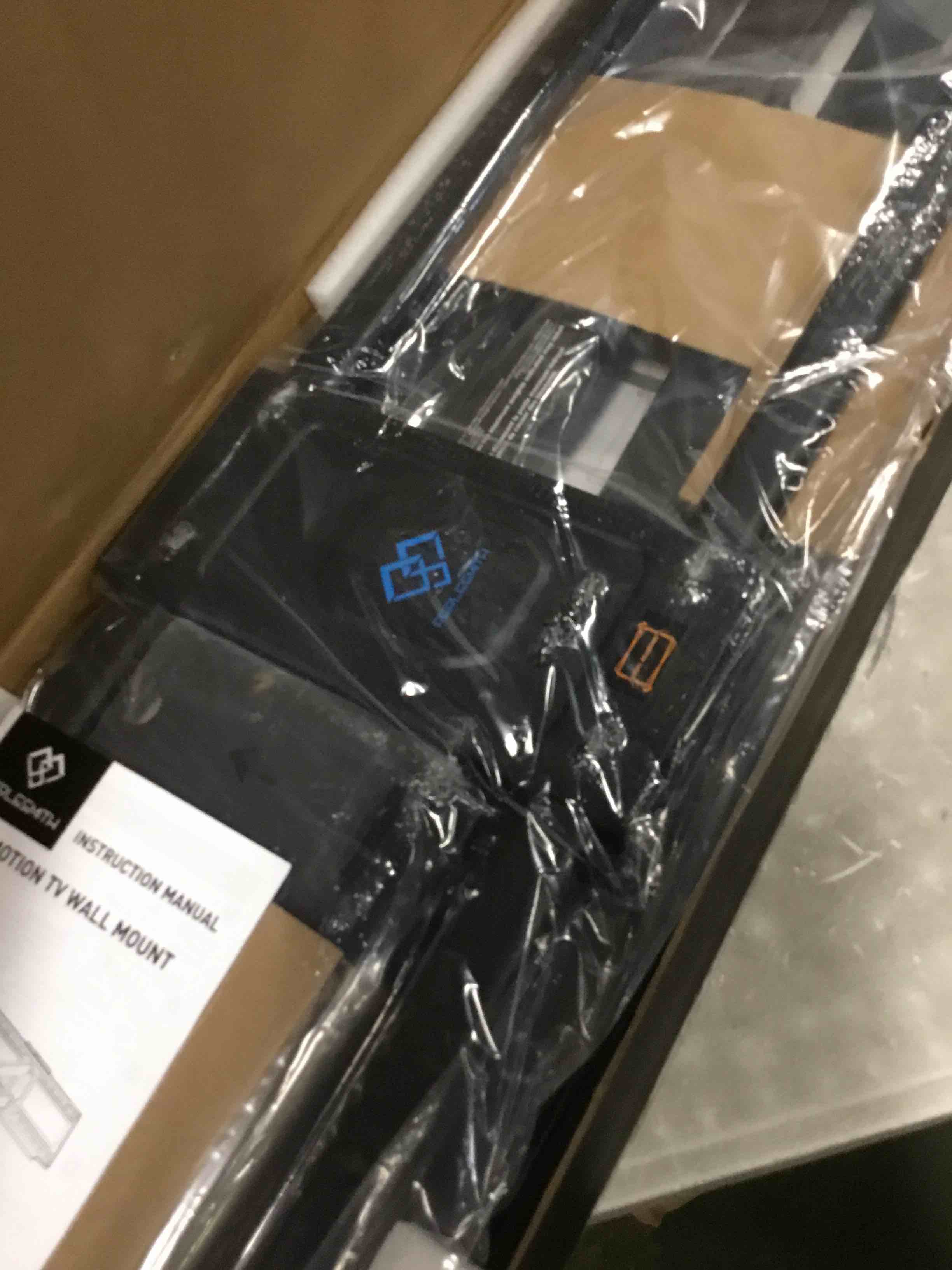 https://s3.amazonaws.com/lotting-images-prod/bidfta/BLU6753334_1721391633930.jpeg