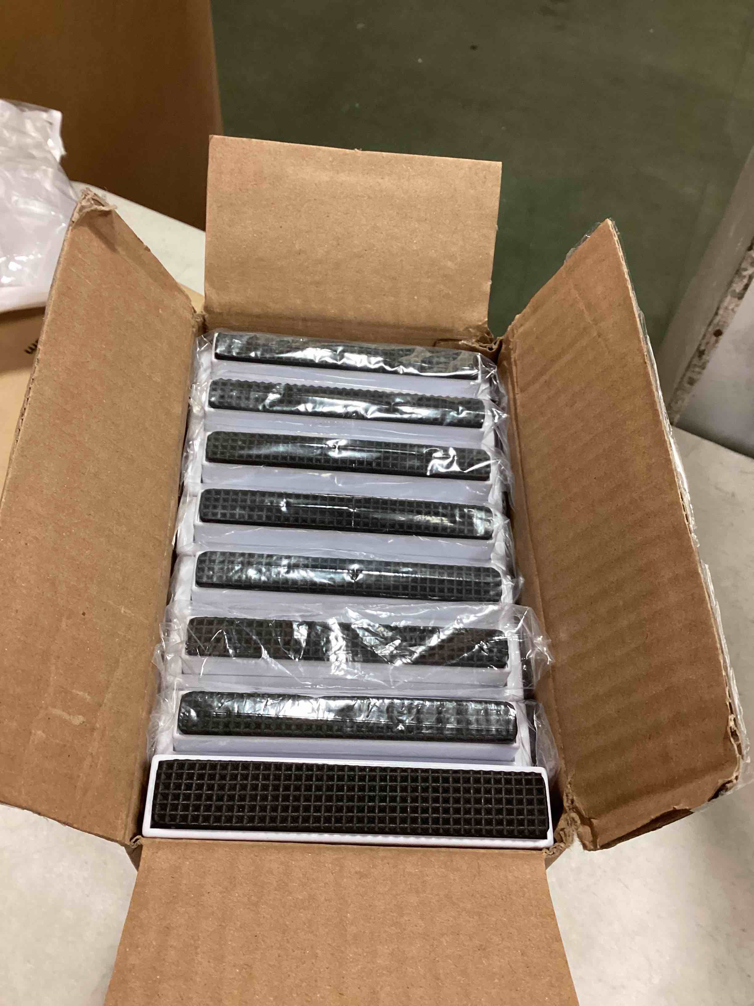 https://s3.amazonaws.com/lotting-images-prod/bidfta/BLU6754102_1720808879589.jpeg