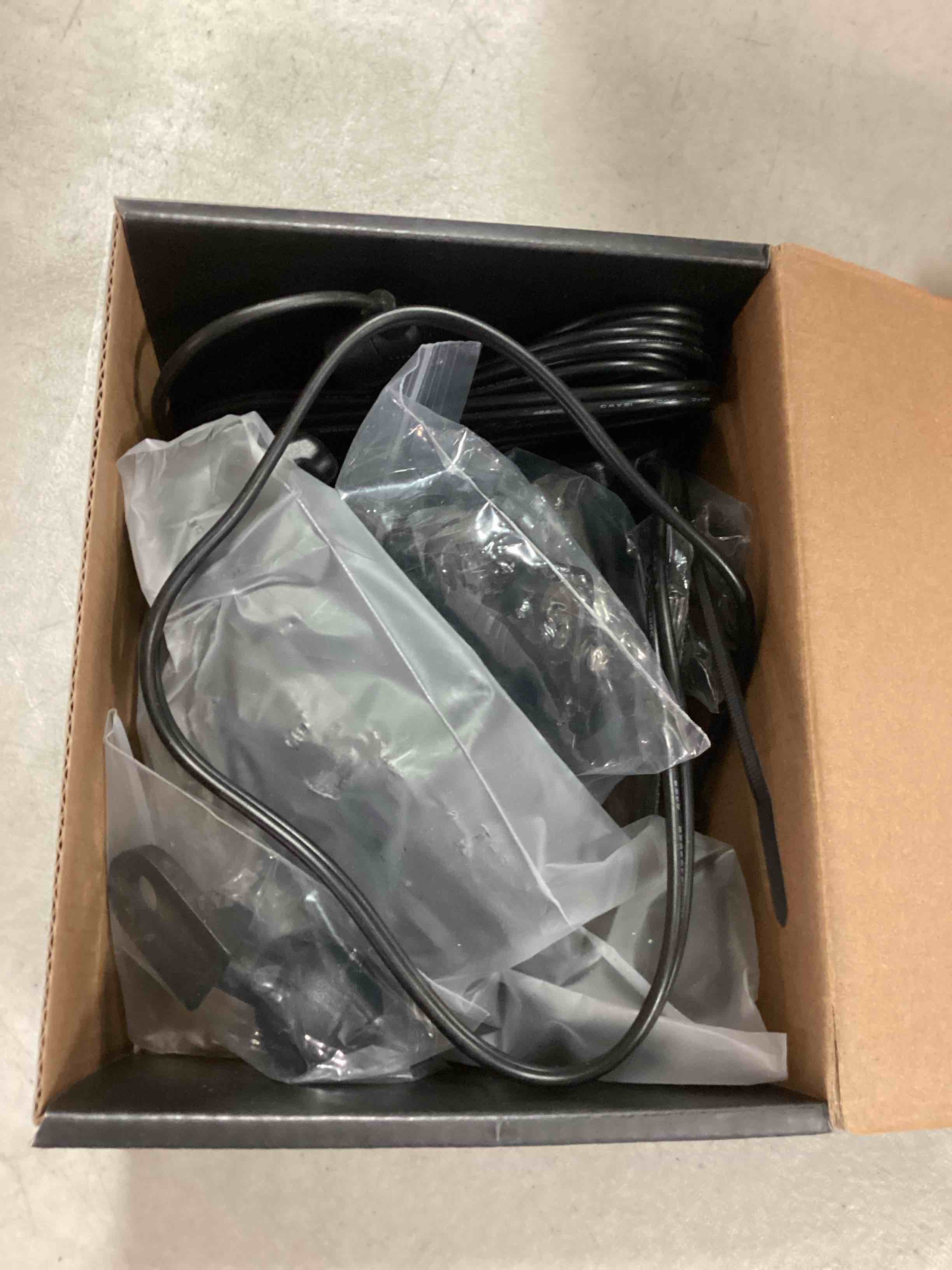 https://s3.amazonaws.com/lotting-images-prod/bidfta/BLU6754905_1721230434080.jpeg