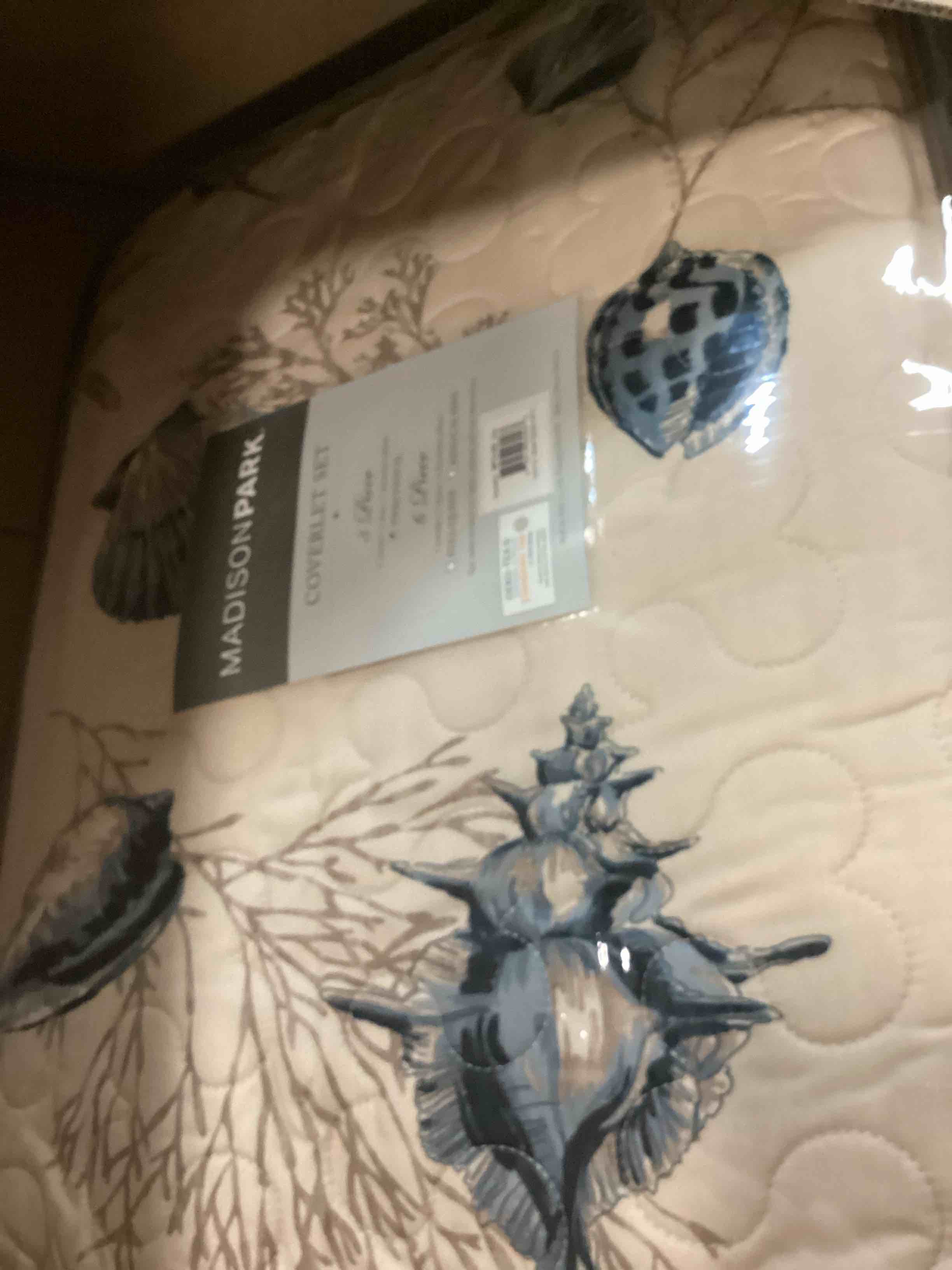 https://s3.amazonaws.com/lotting-images-prod/bidfta/BLU6755124_1720639111134.jpeg