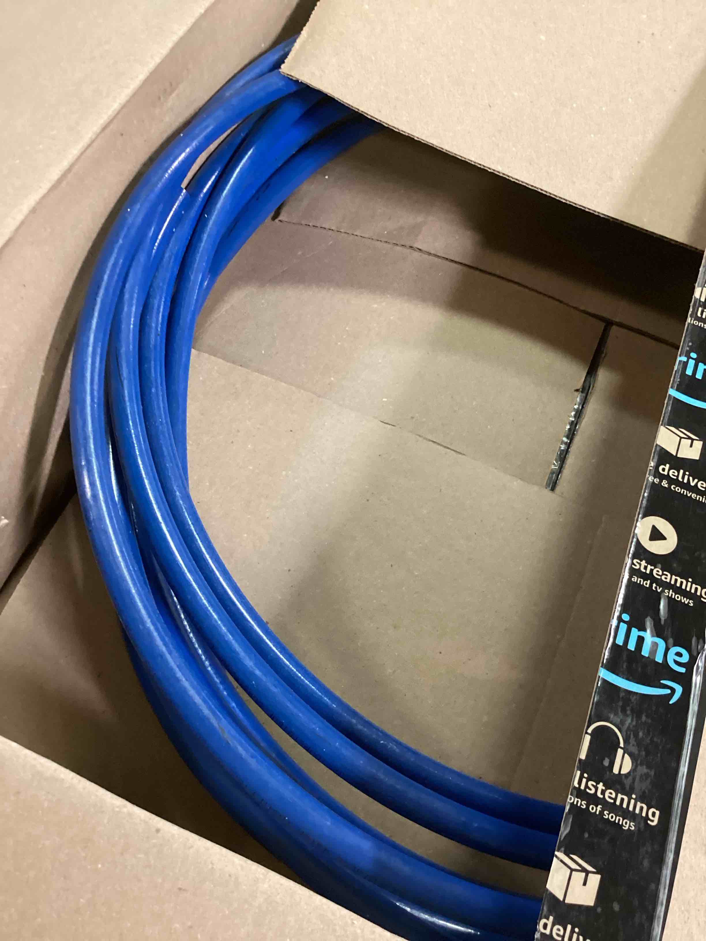 https://s3.amazonaws.com/lotting-images-prod/bidfta/BLU6755300_1720719150384.jpeg