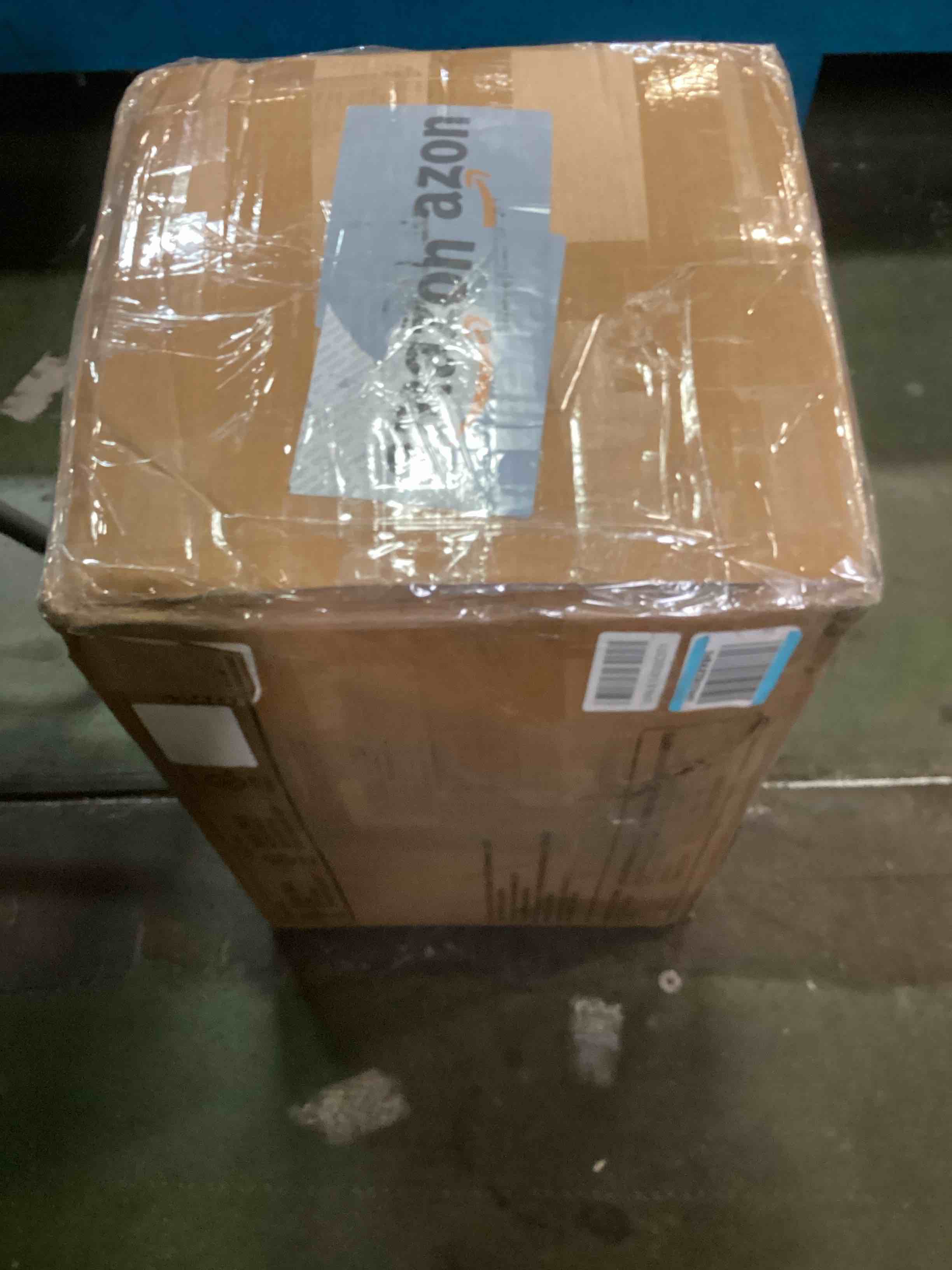 https://s3.amazonaws.com/lotting-images-prod/bidfta/BLU6755529_1720787854962.jpeg