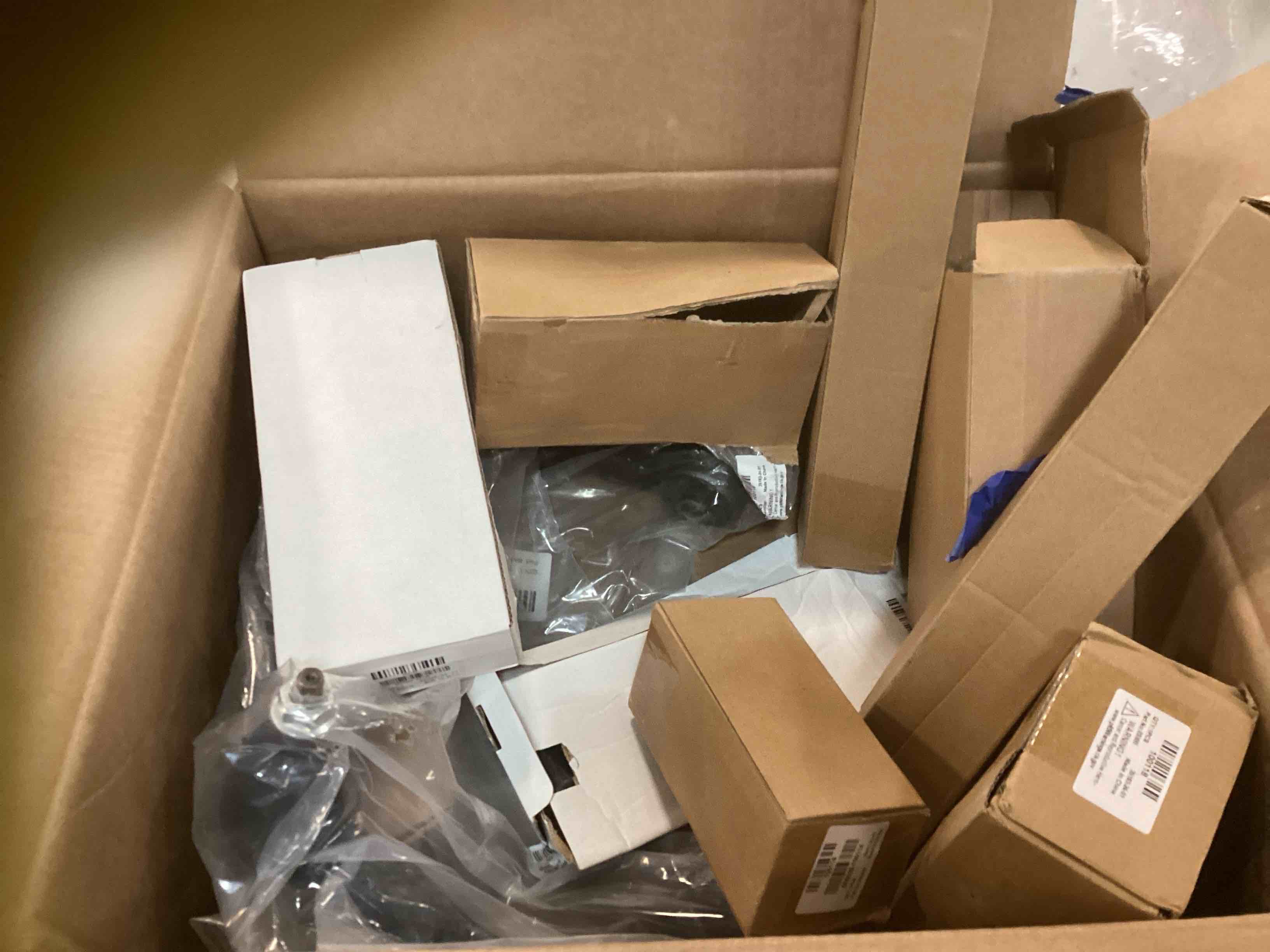 https://s3.amazonaws.com/lotting-images-prod/bidfta/BLU6755737_1721492281568.jpeg