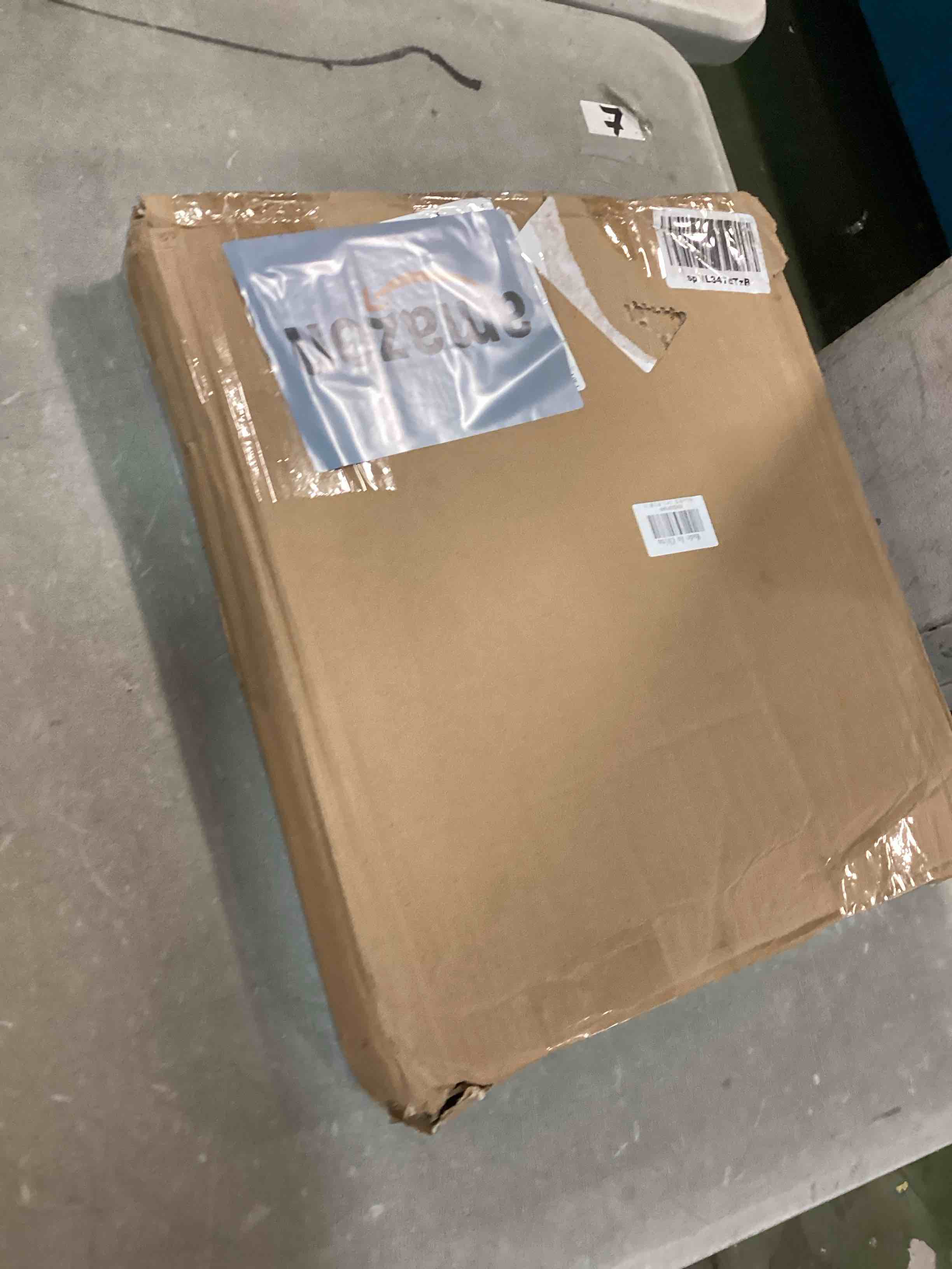 https://s3.amazonaws.com/lotting-images-prod/bidfta/BLU6755760_1721661548806.jpeg