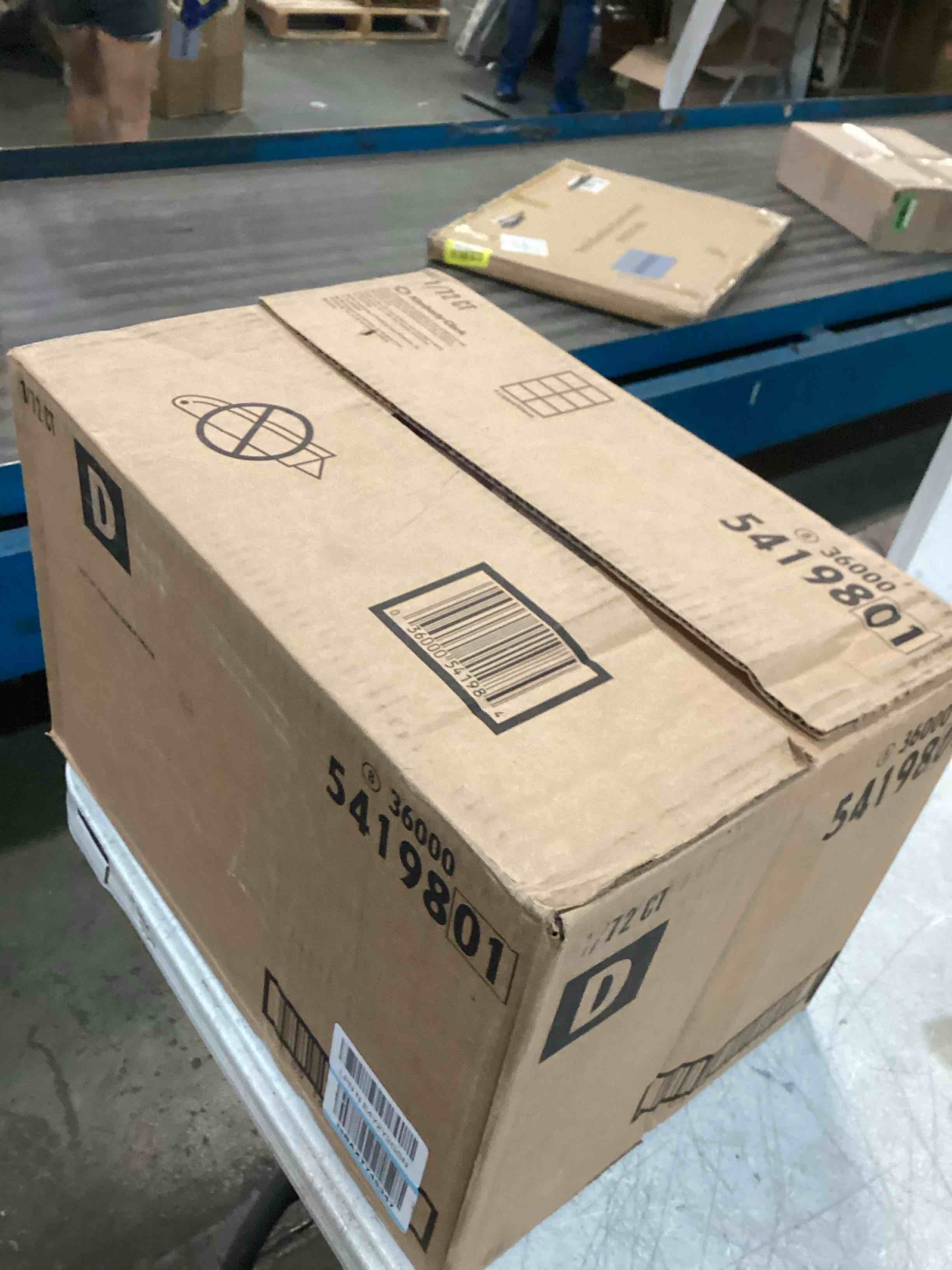 https://s3.amazonaws.com/lotting-images-prod/bidfta/BLU6755948_1721742123097.jpeg