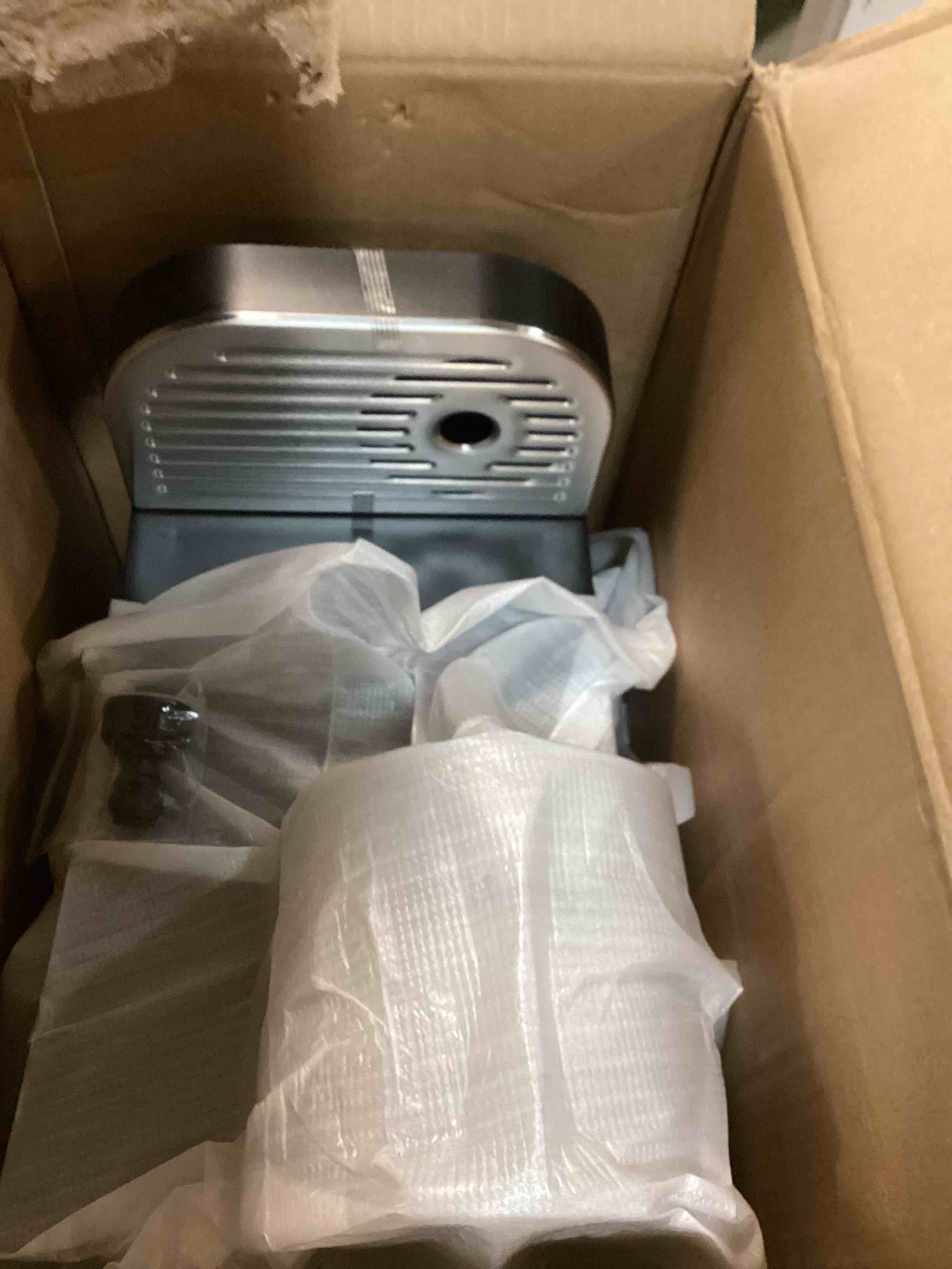 https://s3.amazonaws.com/lotting-images-prod/bidfta/BLU6755952_1721742491042.jpeg