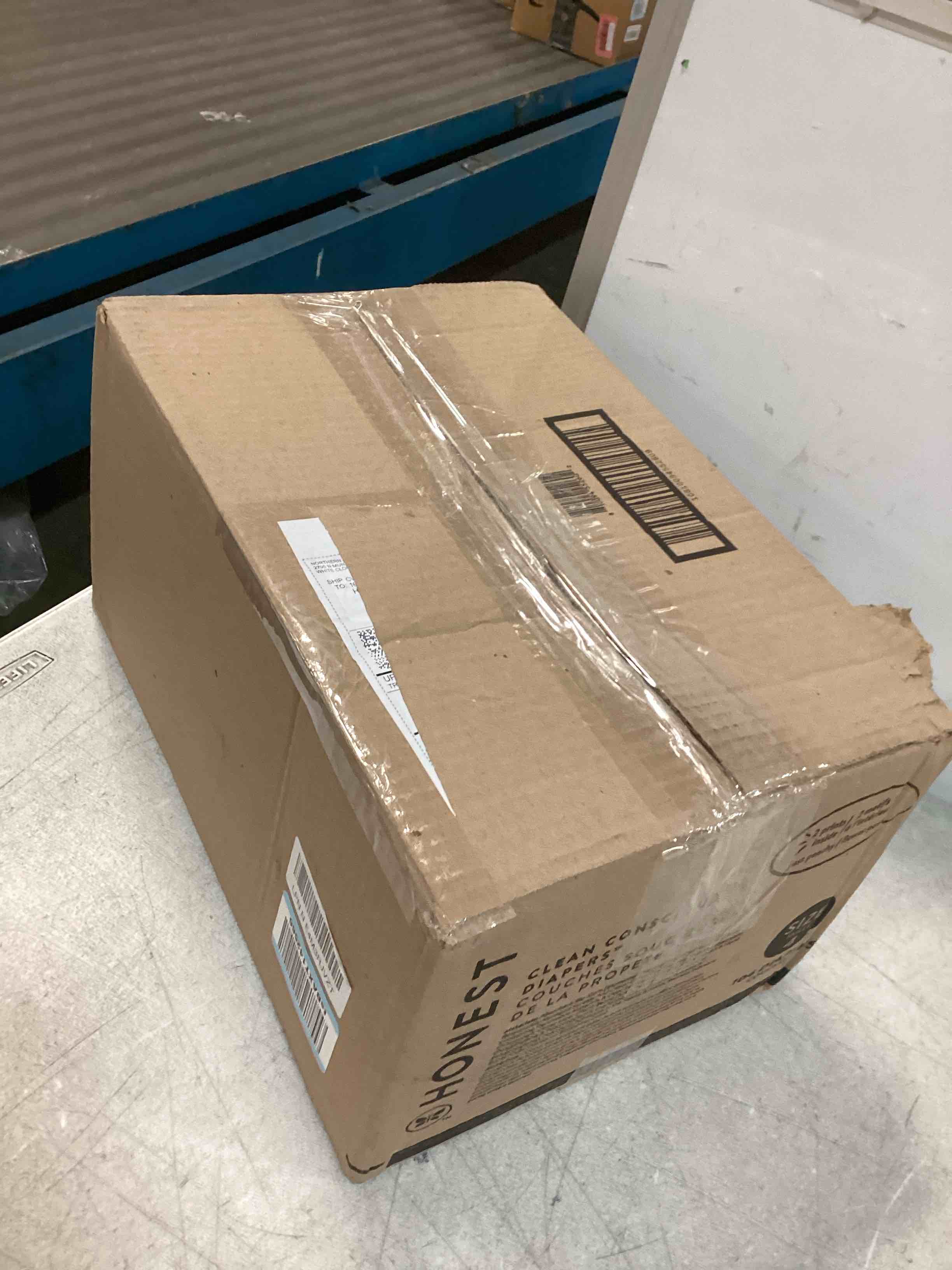 https://s3.amazonaws.com/lotting-images-prod/bidfta/BLU6756005_1721749861532.jpeg
