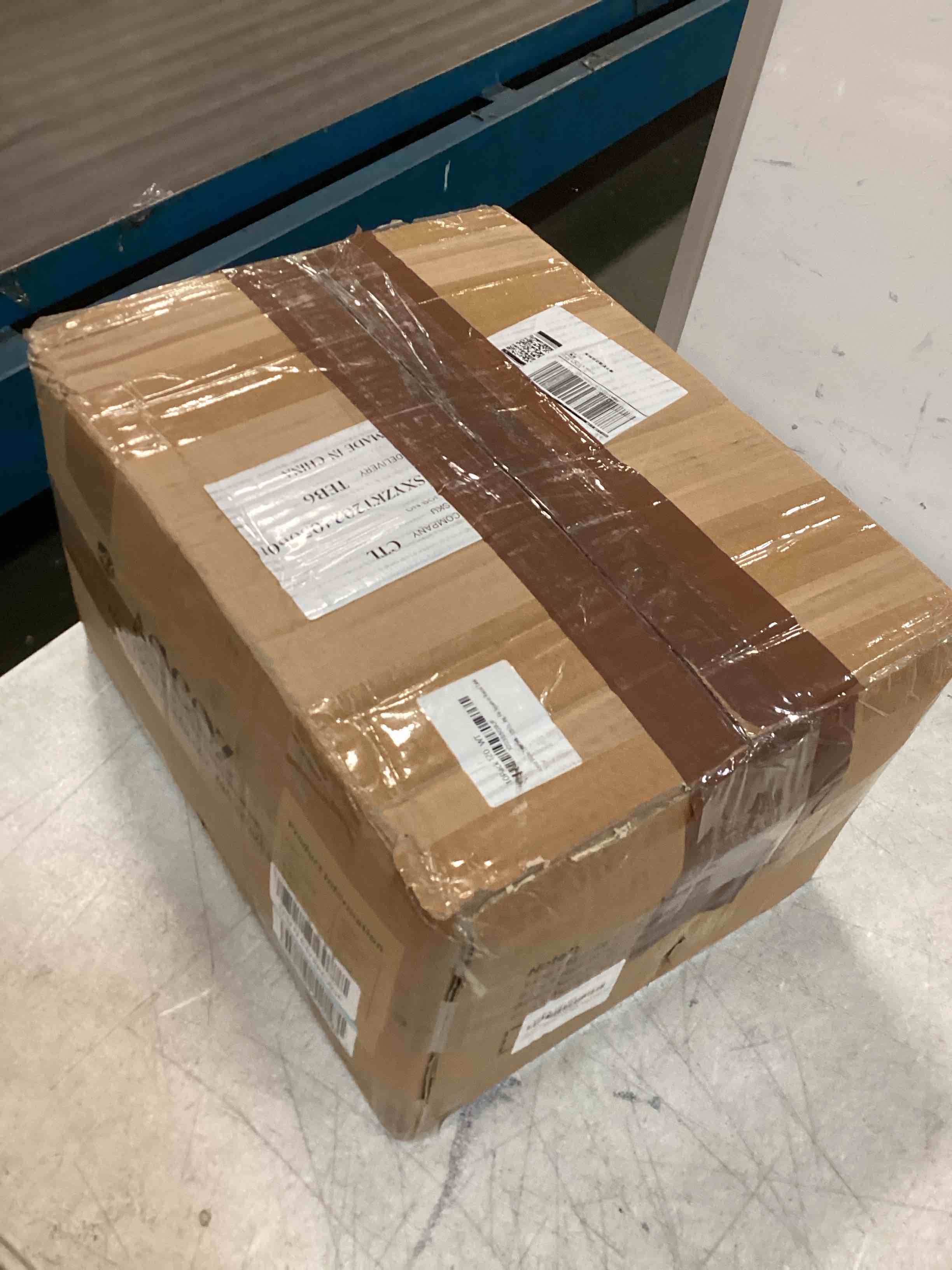 https://s3.amazonaws.com/lotting-images-prod/bidfta/BLU6756016_1721751340873.jpeg