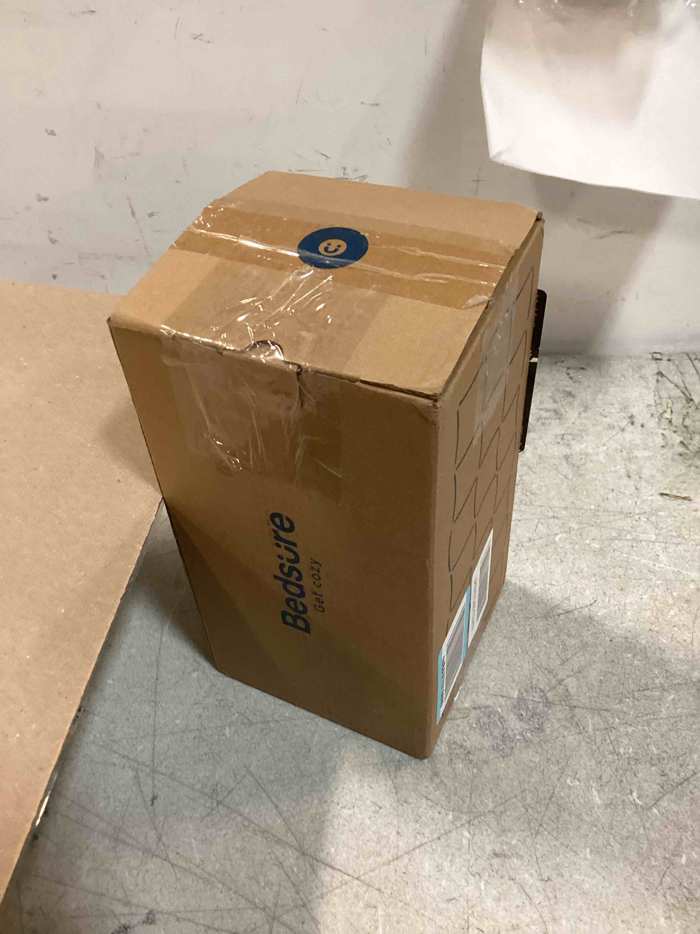 https://s3.amazonaws.com/lotting-images-prod/bidfta/BLU6756032_1721751990071.jpeg