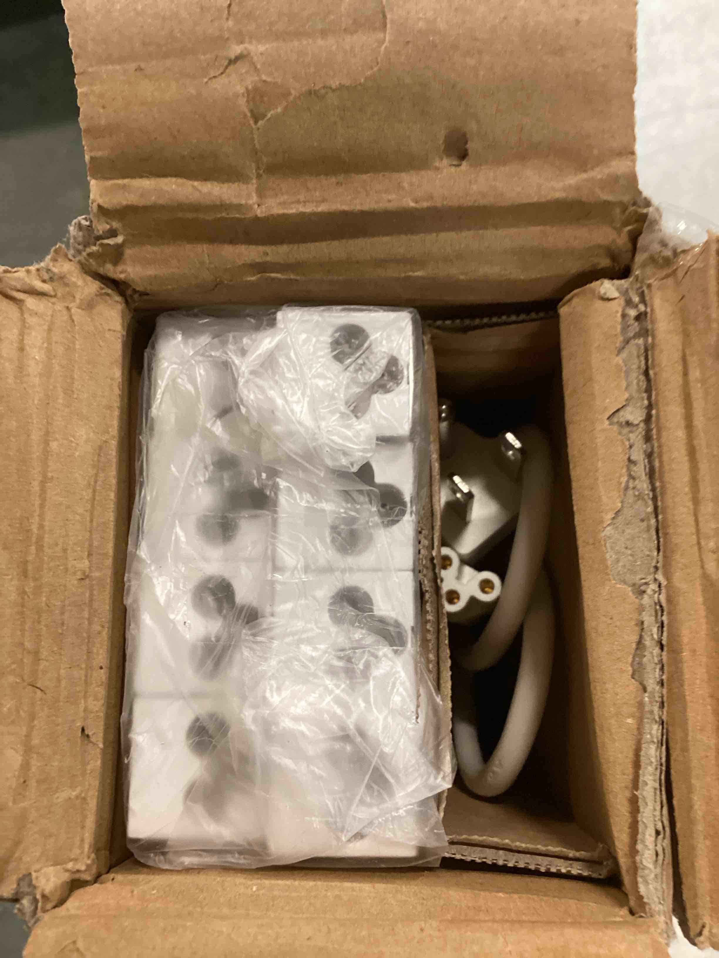 https://s3.amazonaws.com/lotting-images-prod/bidfta/BLU6756057_1721757096099.jpeg