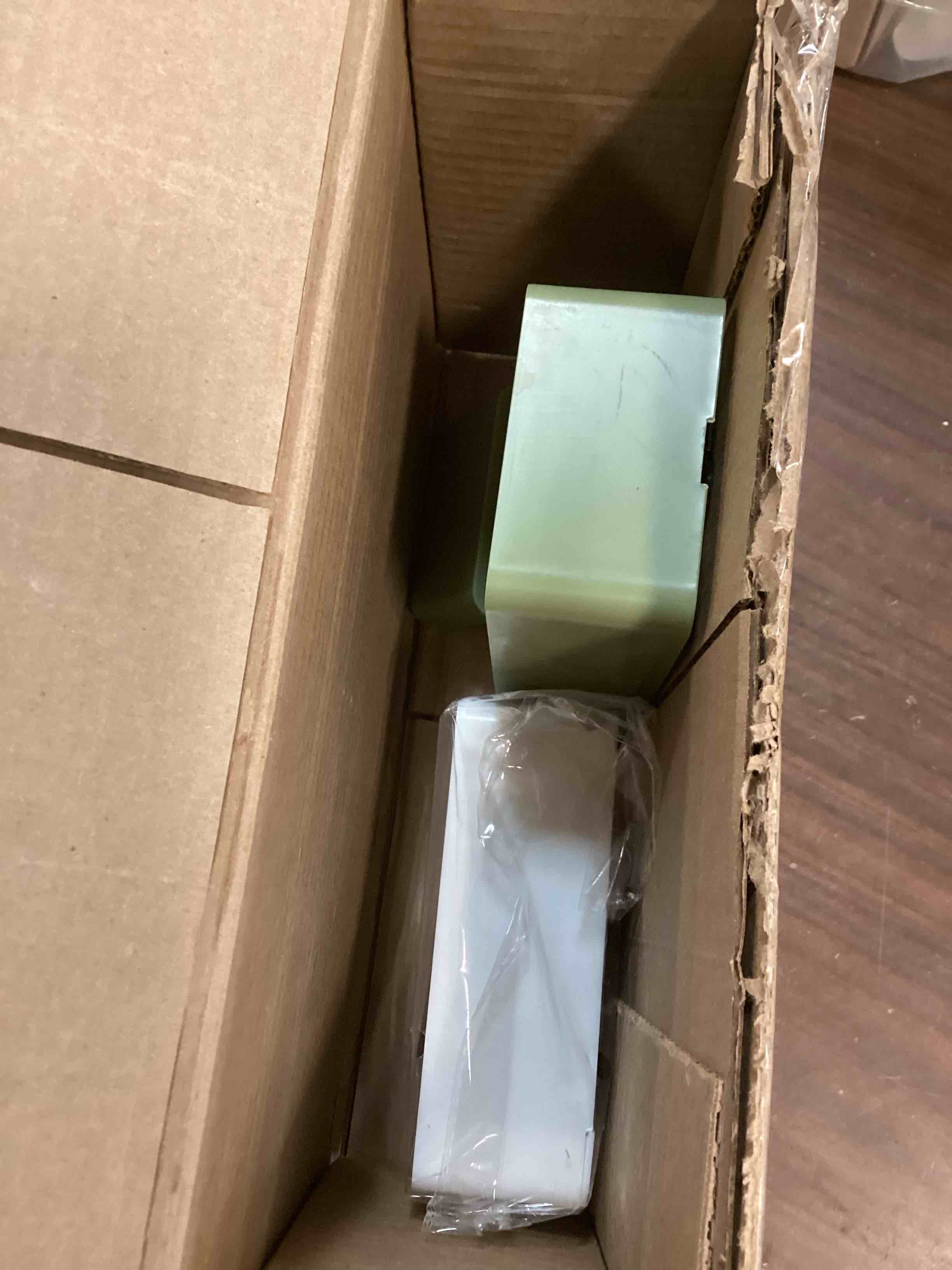 https://s3.amazonaws.com/lotting-images-prod/bidfta/BLU6756122_1721824631488.jpeg